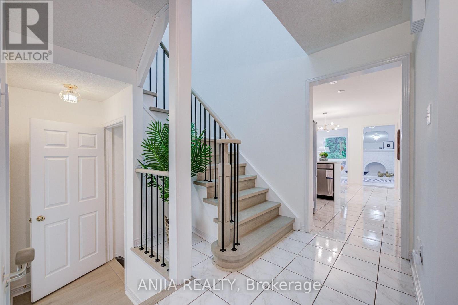 31 Shallowford Court, Toronto, Ontario M1V 5G6 - Photo 7 - E13671008