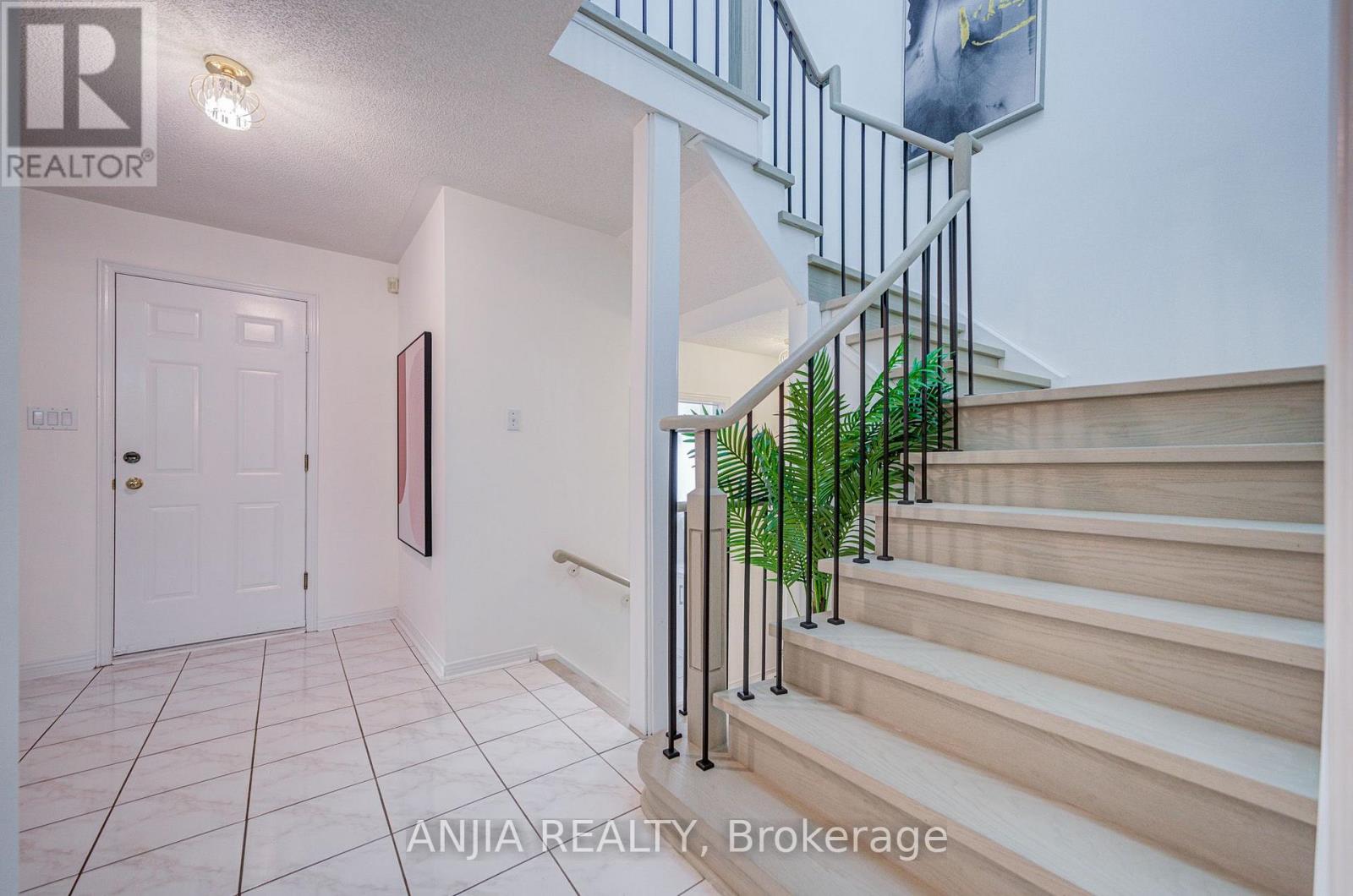 31 Shallowford Court, Toronto, Ontario M1V 5G6 - Photo 8 - E13671008