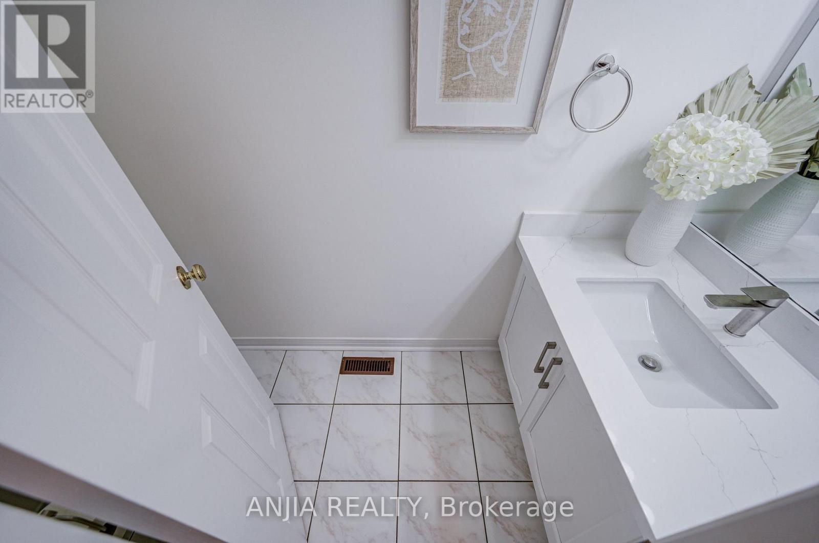 31 Shallowford Court, Toronto, Ontario M1V 5G6 - Photo 9 - E13671008