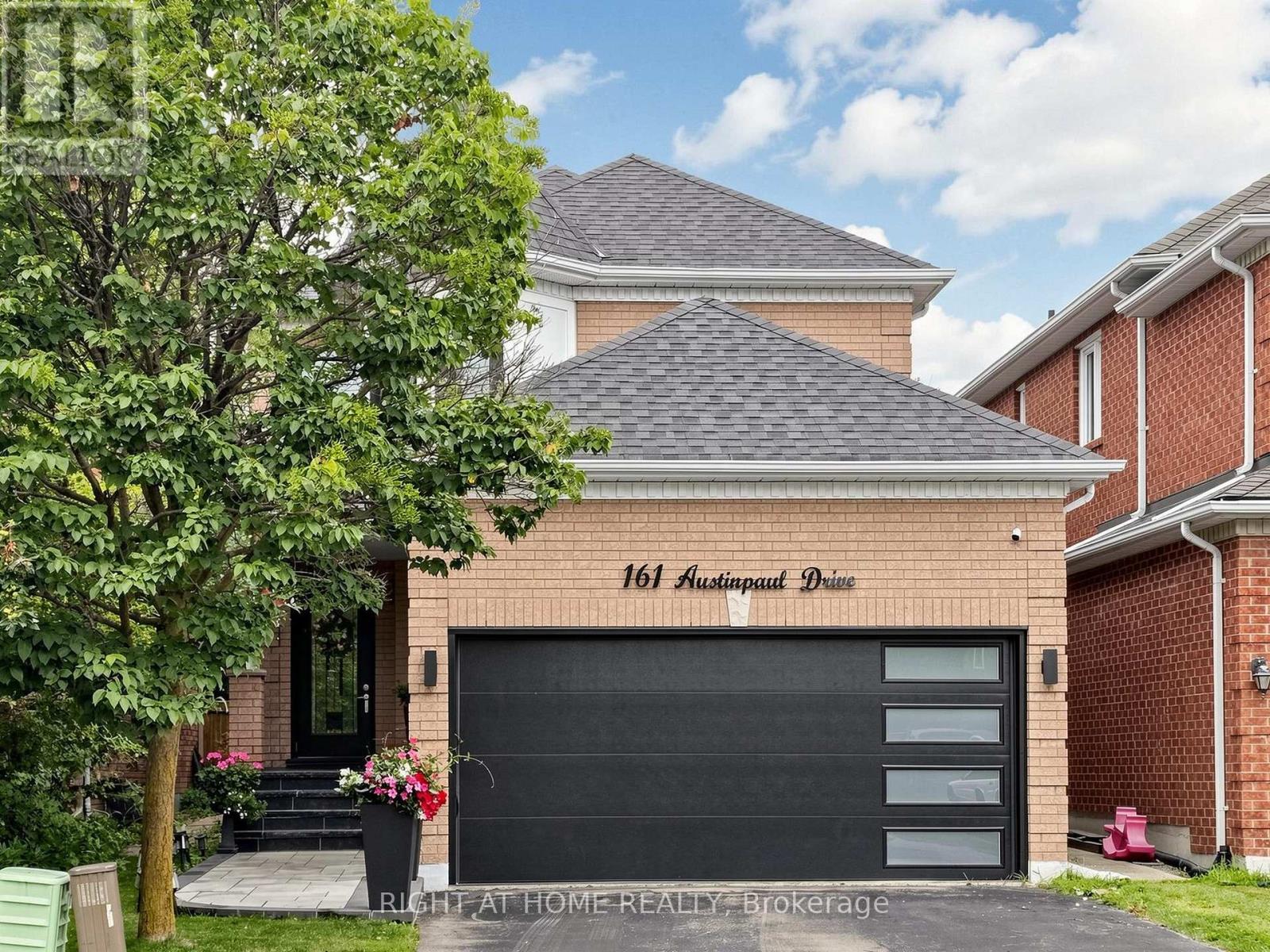 161 Austinpaul Drive N, Newmarket, Ontario L3X 2K6 - Photo 1 - N13670718