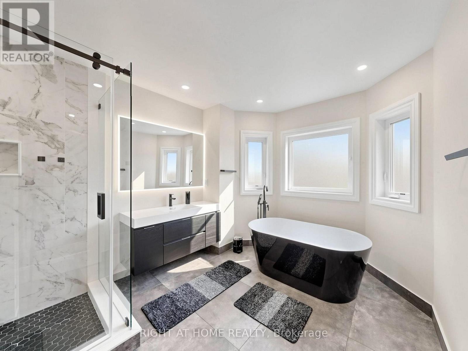 161 Austinpaul Drive N, Newmarket, Ontario L3X 2K6 - Photo 28 - N13670718