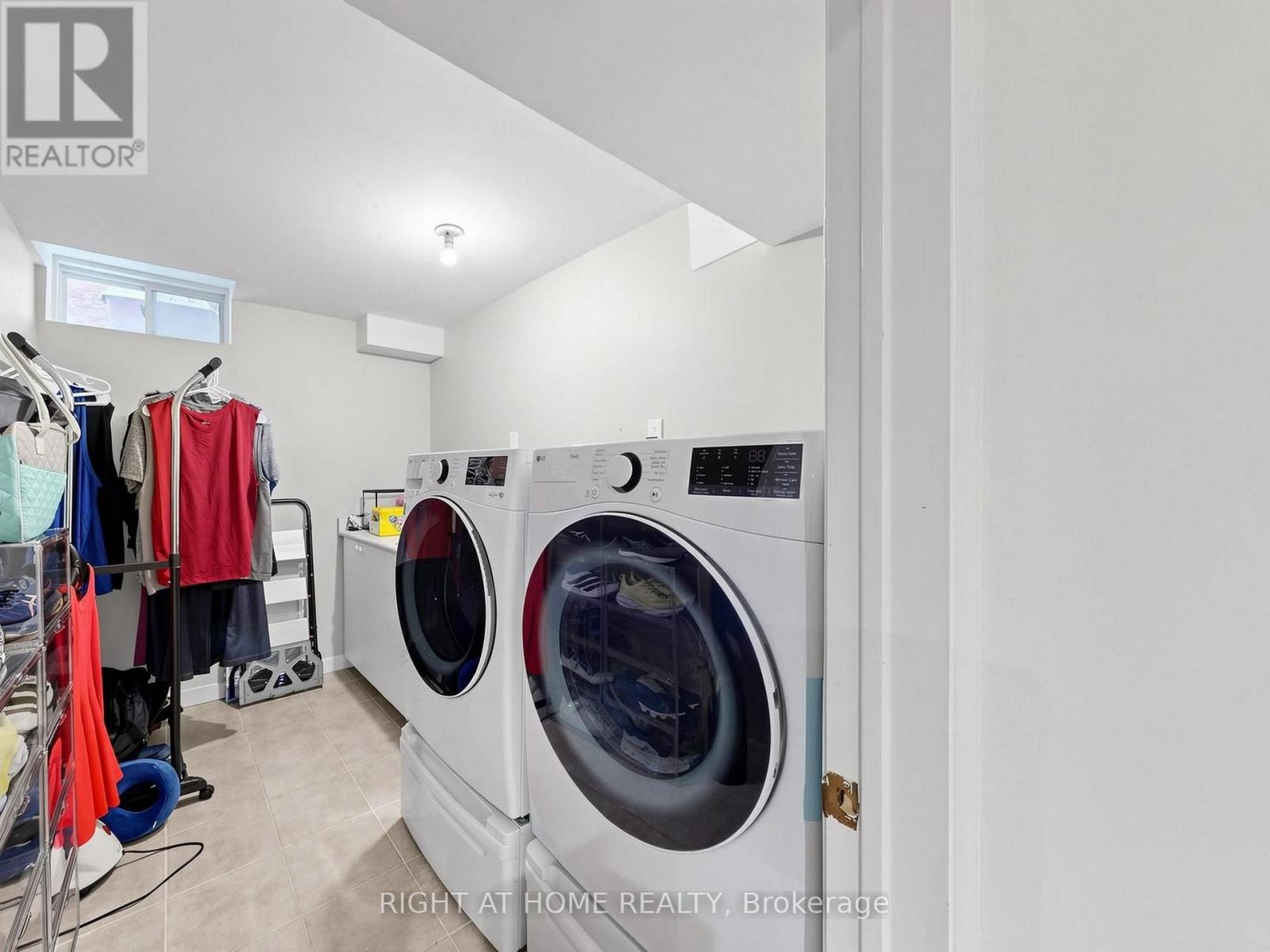 161 Austinpaul Drive N, Newmarket, Ontario L3X 2K6 - Photo 33 - N13670718