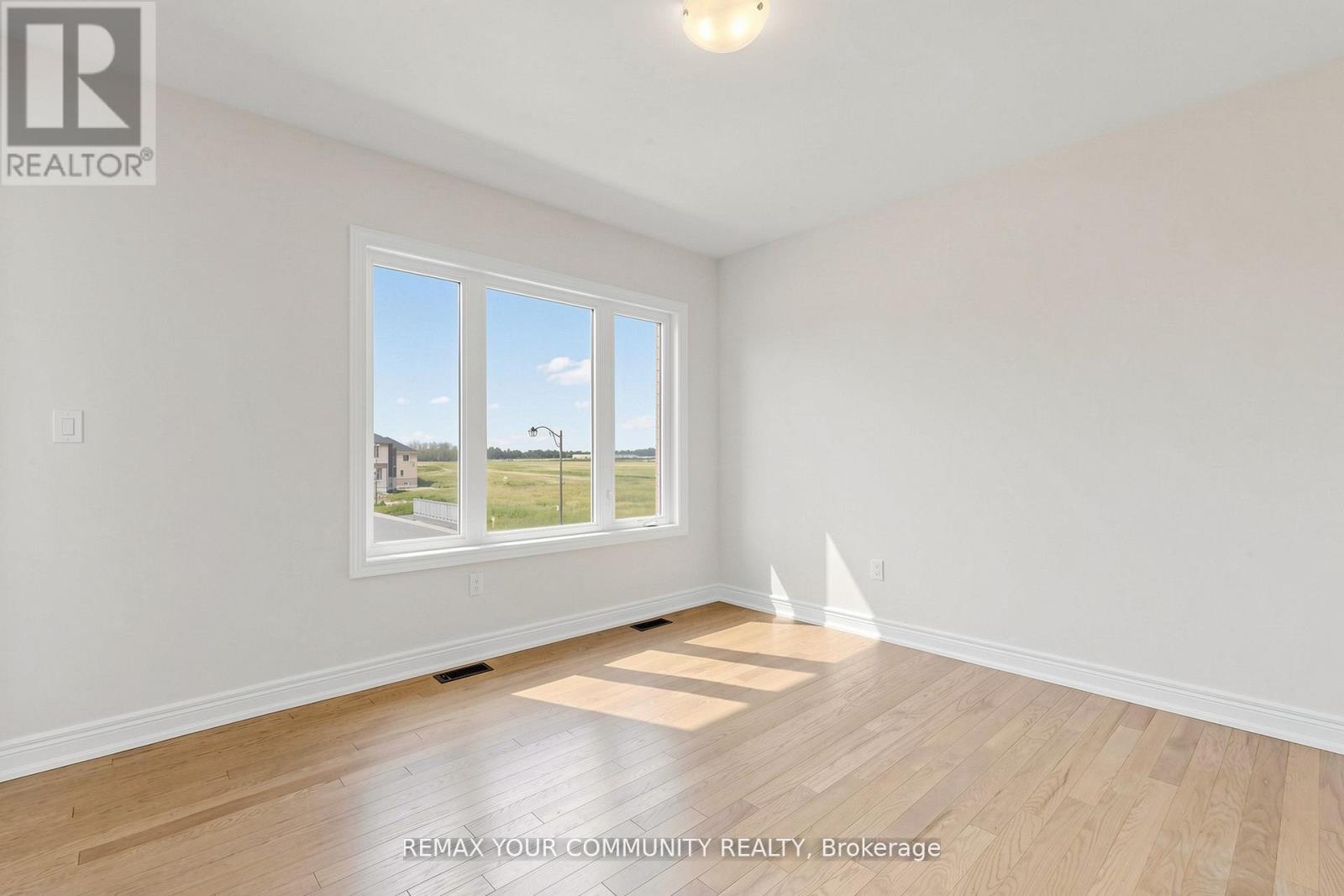 31 Lorrain Hand Crescent, Georgina, Ontario  L4R 0S9 - Photo 18 - N13670840