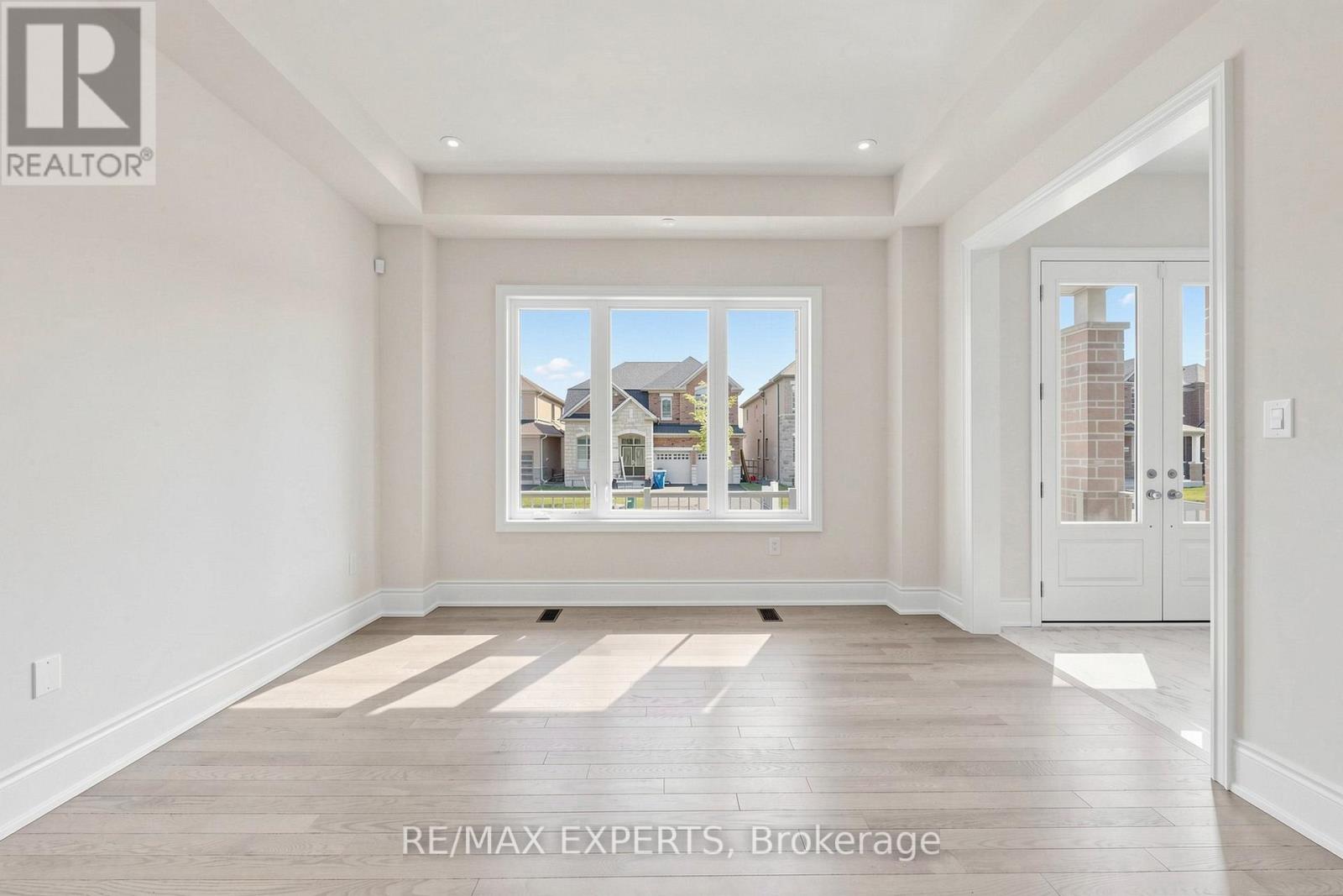 60 Bud Leggett Crescent, Georgina, Ontario  L4P 0S9 - Photo 18 - N13670874