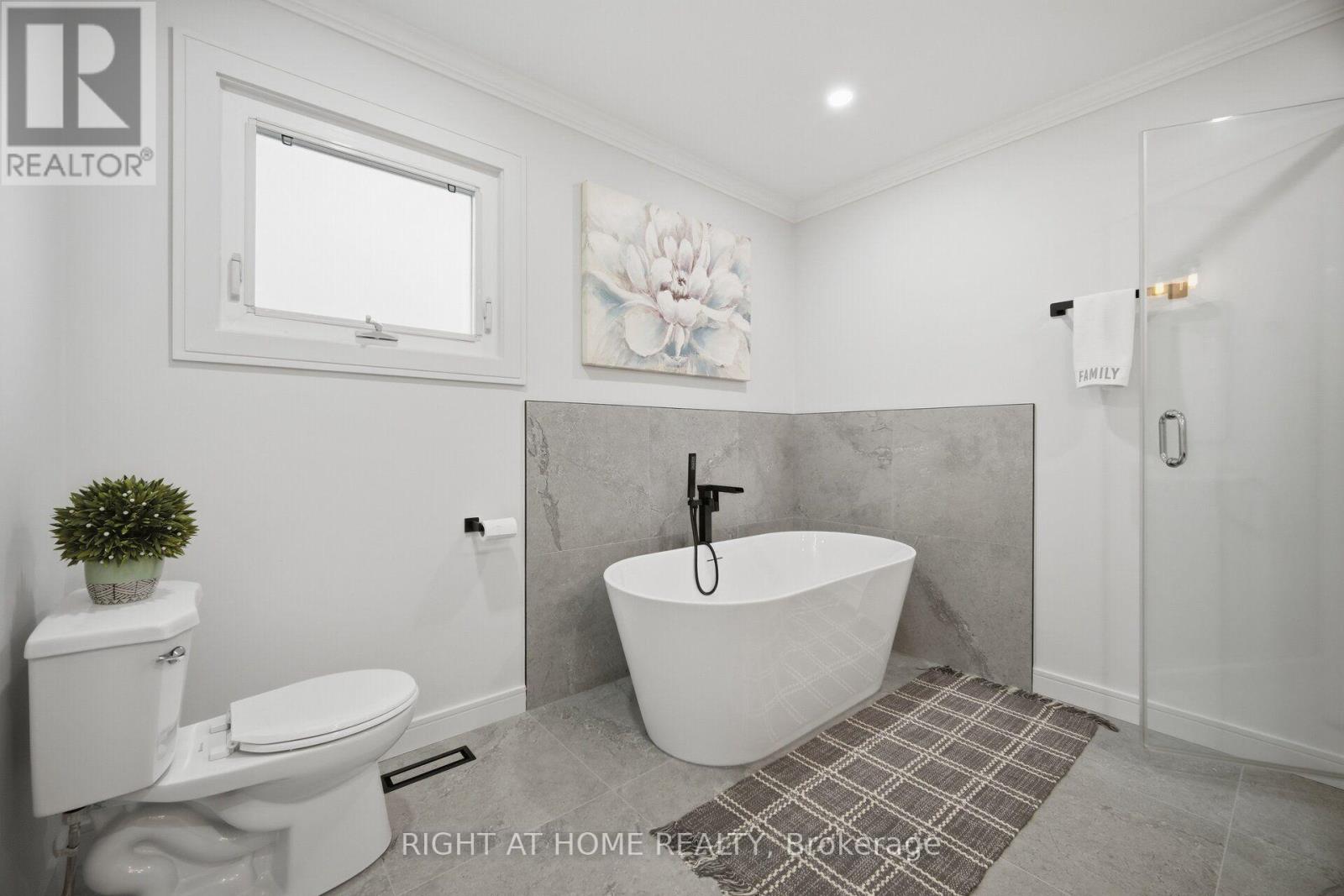4 Simmons Crescent, Aurora, Ontario  L4G 6B4 - Photo 21 - N13670960