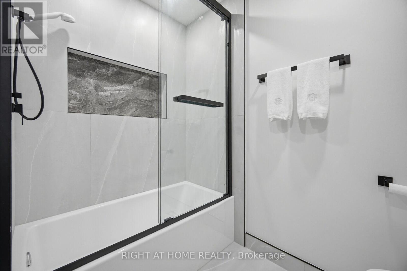 4 Simmons Crescent, Aurora, Ontario  L4G 6B4 - Photo 30 - N13670960