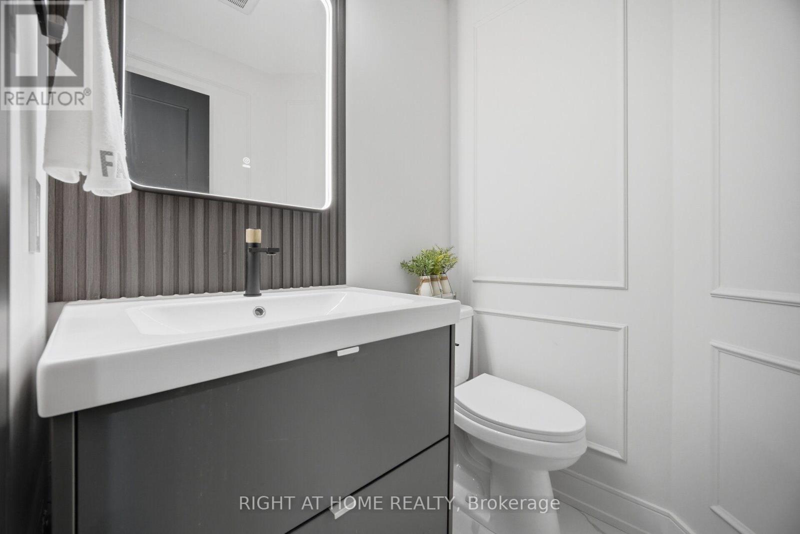4 Simmons Crescent, Aurora, Ontario  L4G 6B4 - Photo 32 - N13670960