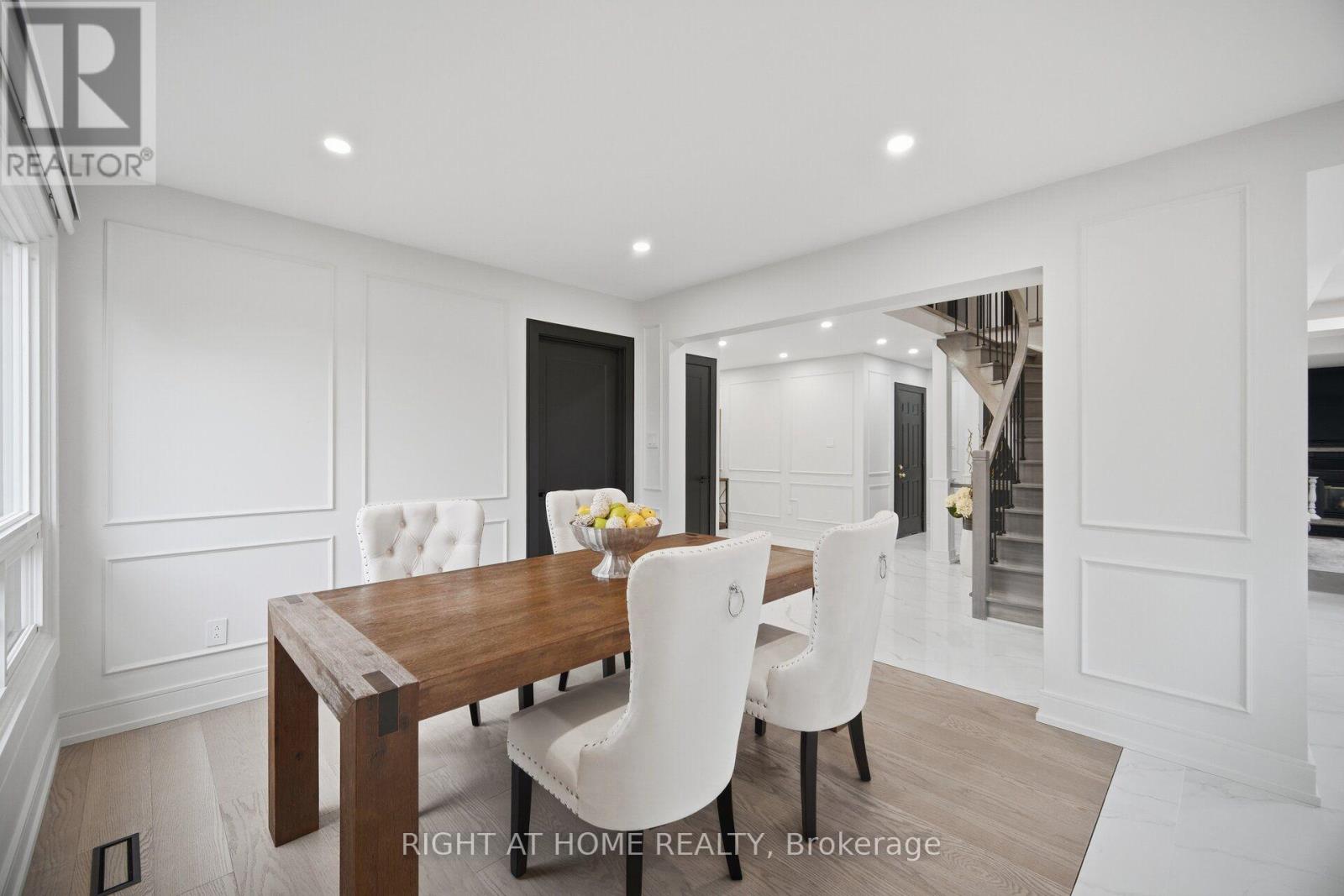 4 Simmons Crescent, Aurora, Ontario  L4G 6B4 - Photo 6 - N13670960