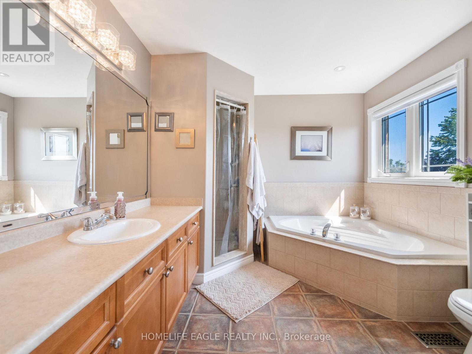 25 Meadowview Drive, Bradford West Gwillimbury, Ontario L3Z 3J4 - Photo 11 - N13671018