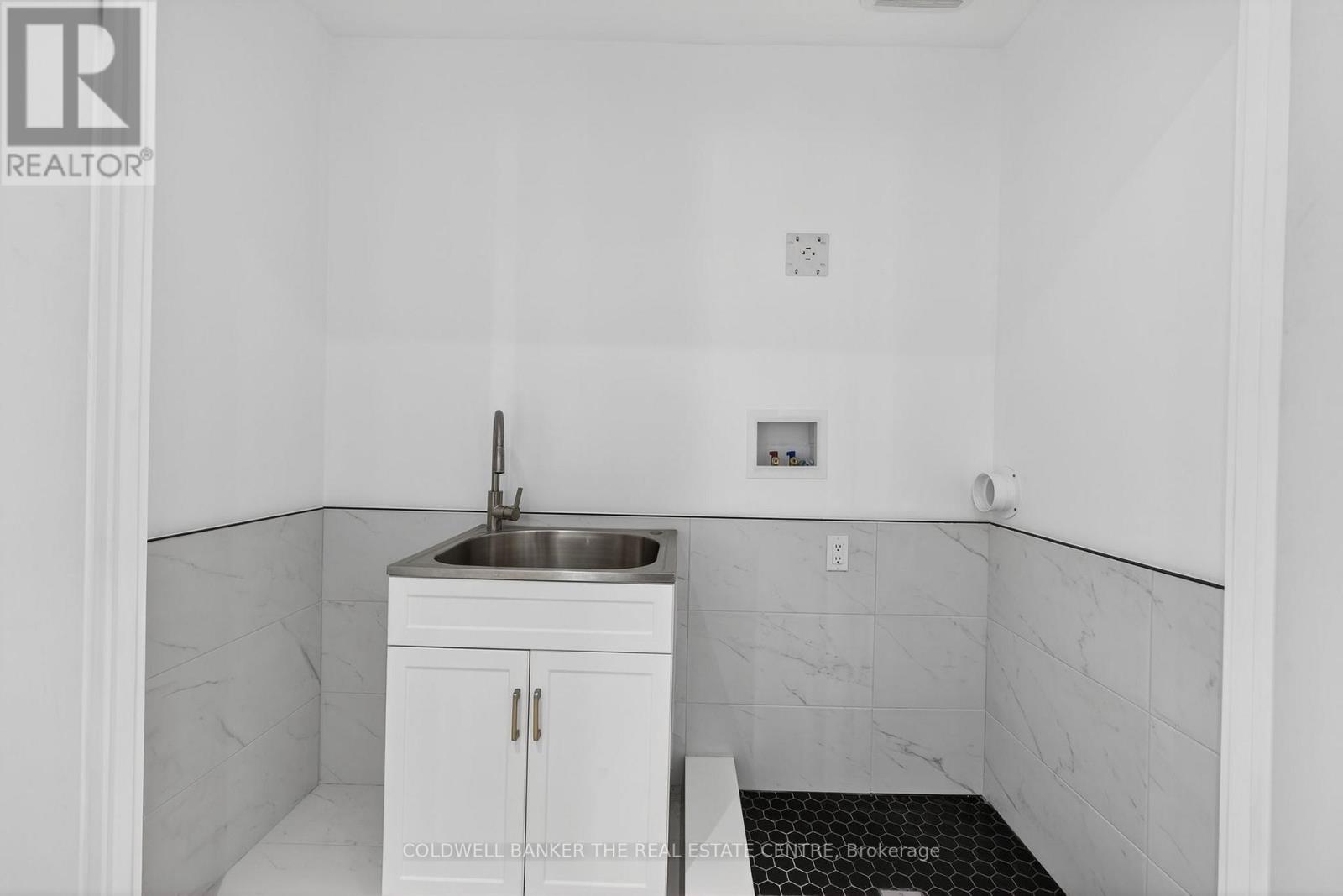 8 Brownlee Drive, Bradford West Gwillimbury, Ontario  L3Z 2A4 - Photo 35 - N13671048