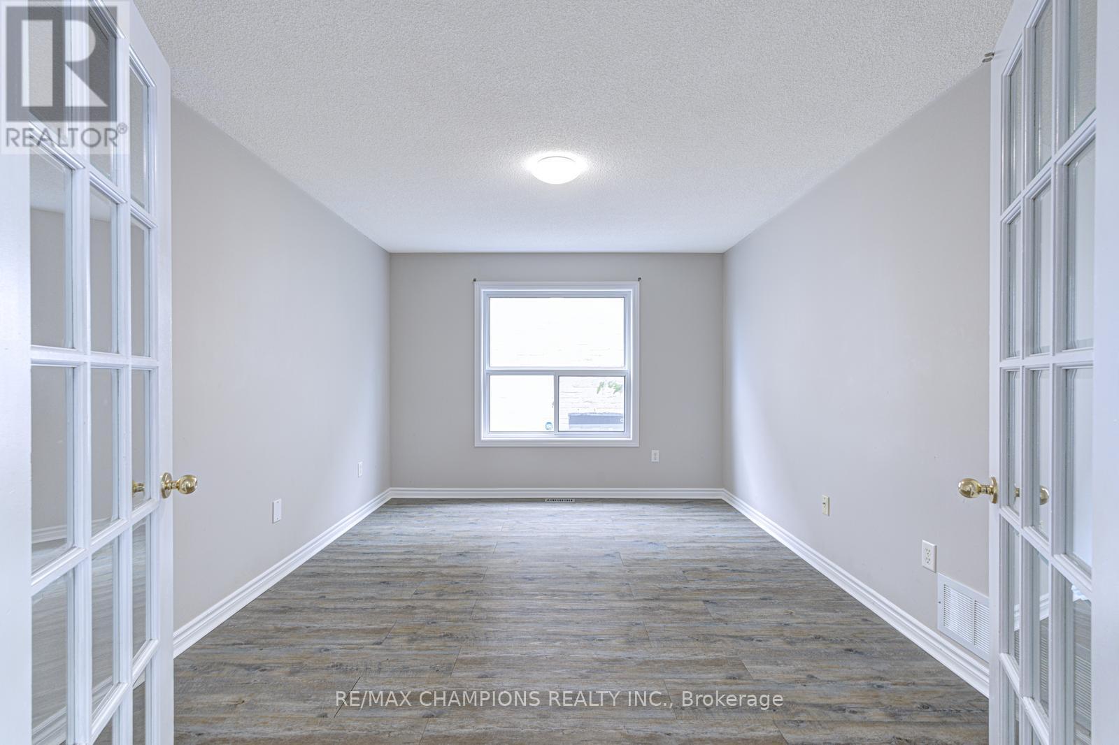 20 Bell Street, Barrie, Ontario  L4N 0J2 - Photo 18 - S13671016