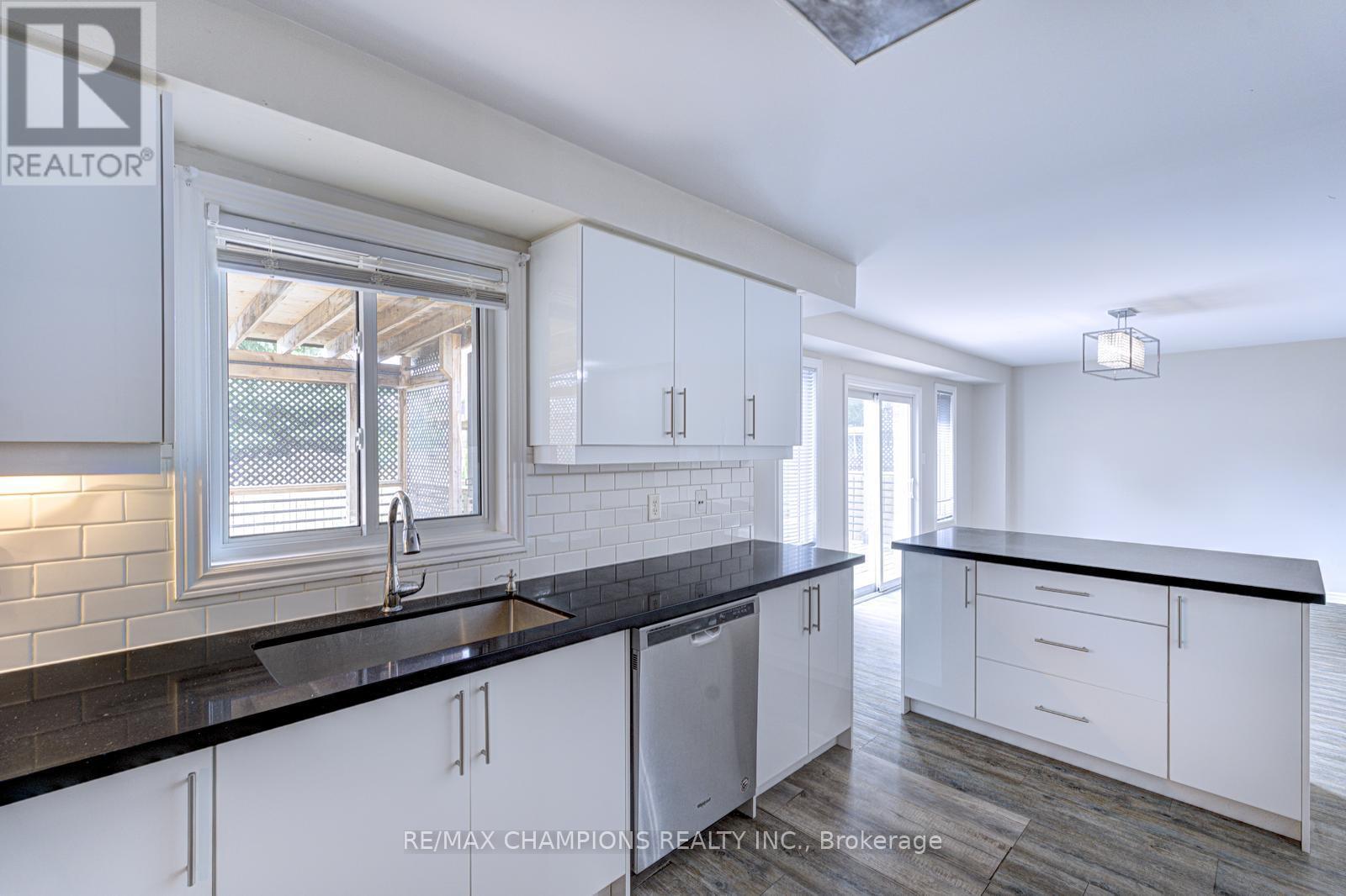 20 Bell Street, Barrie, Ontario  L4N 0J2 - Photo 29 - S13671016