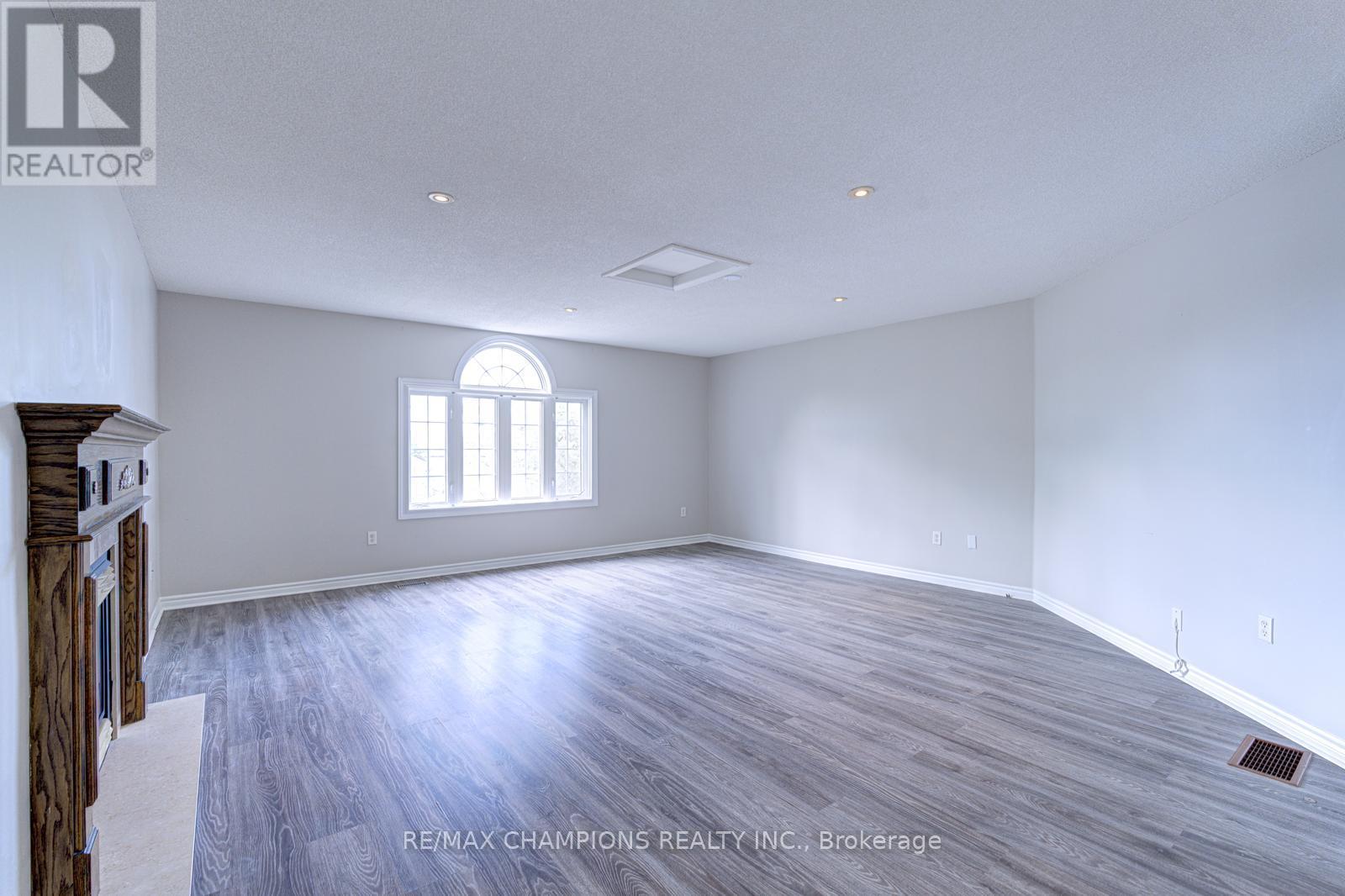 20 Bell Street, Barrie, Ontario  L4N 0J2 - Photo 30 - S13671016
