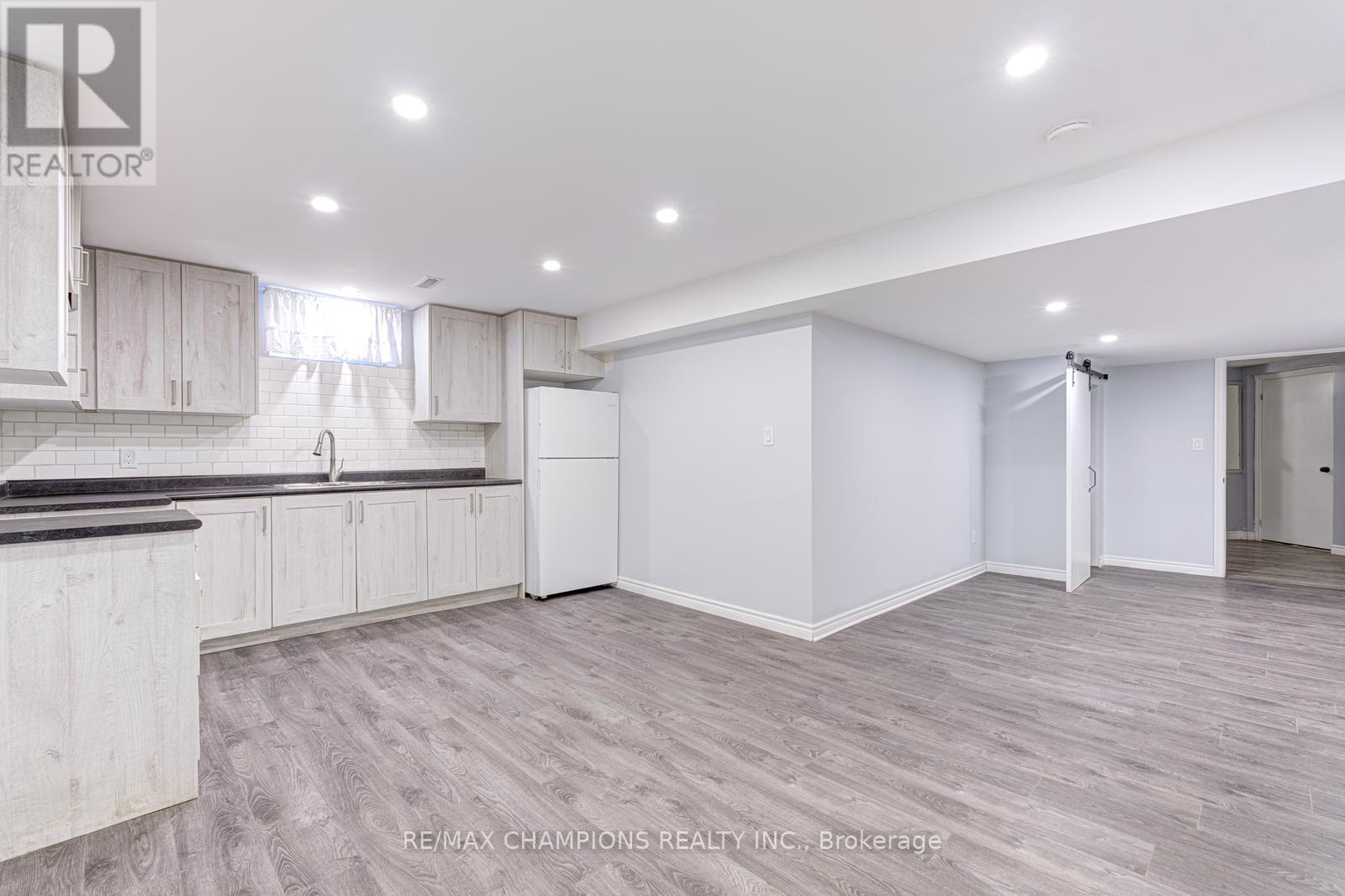 20 Bell Street, Barrie, Ontario  L4N 0J2 - Photo 36 - S13671016