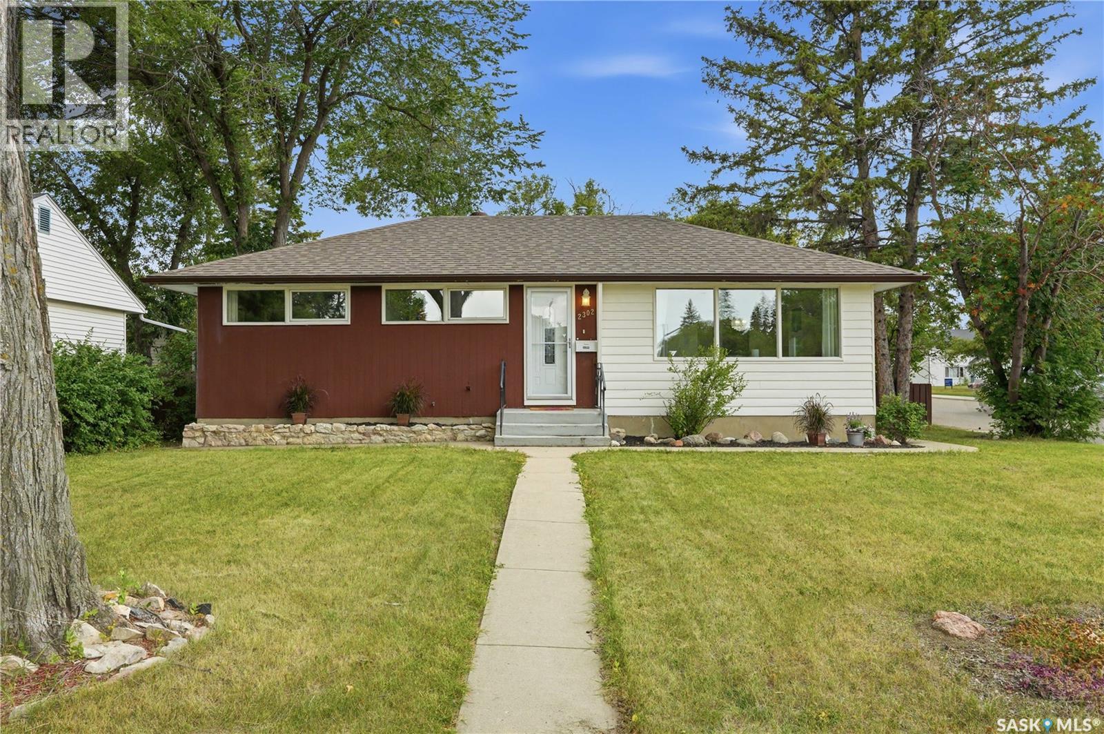2302 Hanover Avenue, Saskatoon, Saskatchewan  S7J 1E6 - Photo 1 - SK045449