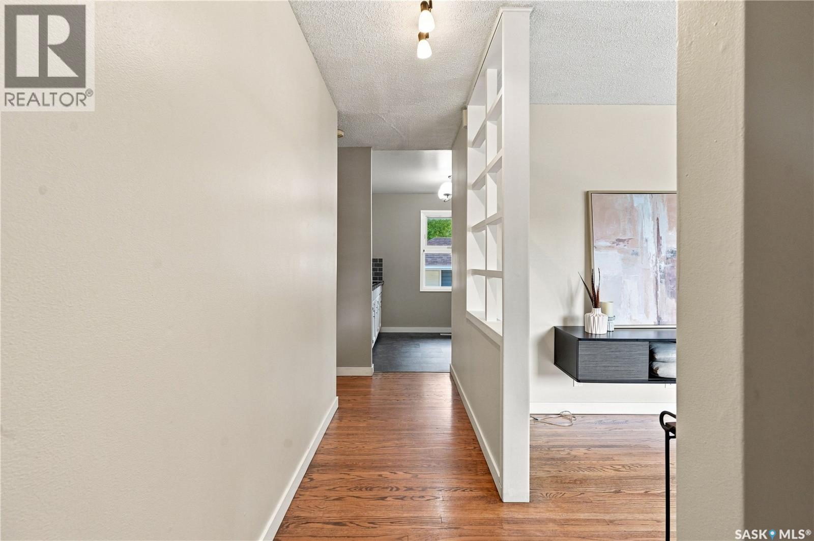 2302 Hanover Avenue, Saskatoon, Saskatchewan  S7J 1E6 - Photo 3 - SK045449