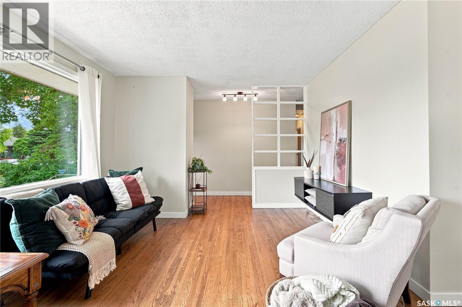 2302 Hanover Avenue, Saskatoon, Saskatchewan  S7J 1E6 - Photo 4 - SK045449