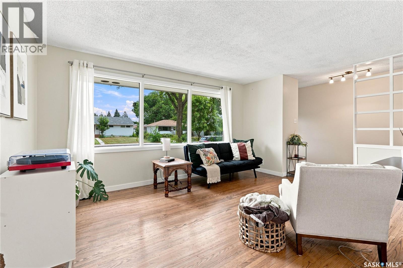 2302 Hanover Avenue, Saskatoon, Saskatchewan  S7J 1E6 - Photo 6 - SK045449