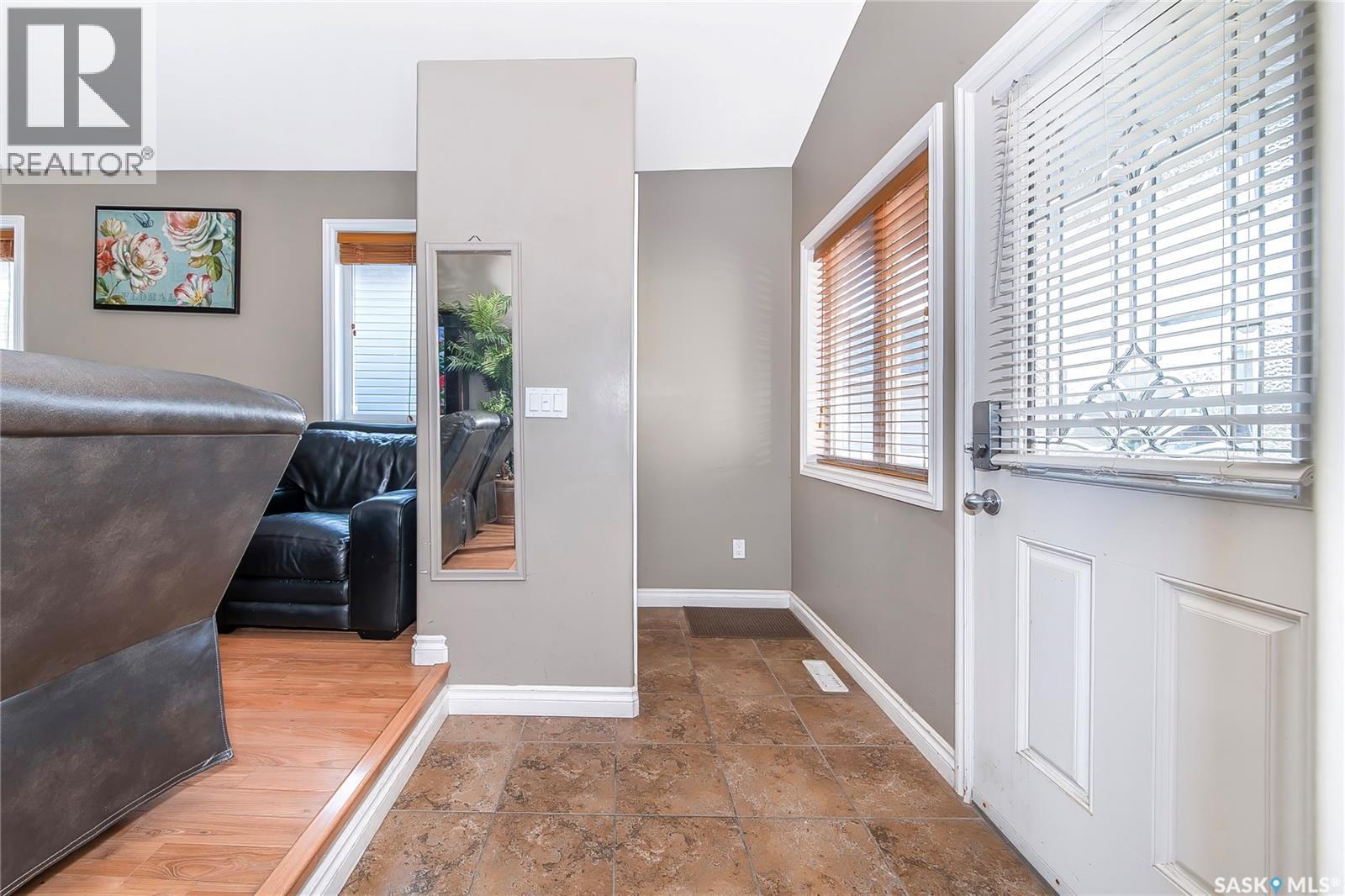3347 Mcclocklin Road, Saskatoon, Saskatchewan  S7R 0B3 - Photo 5 - SK045329