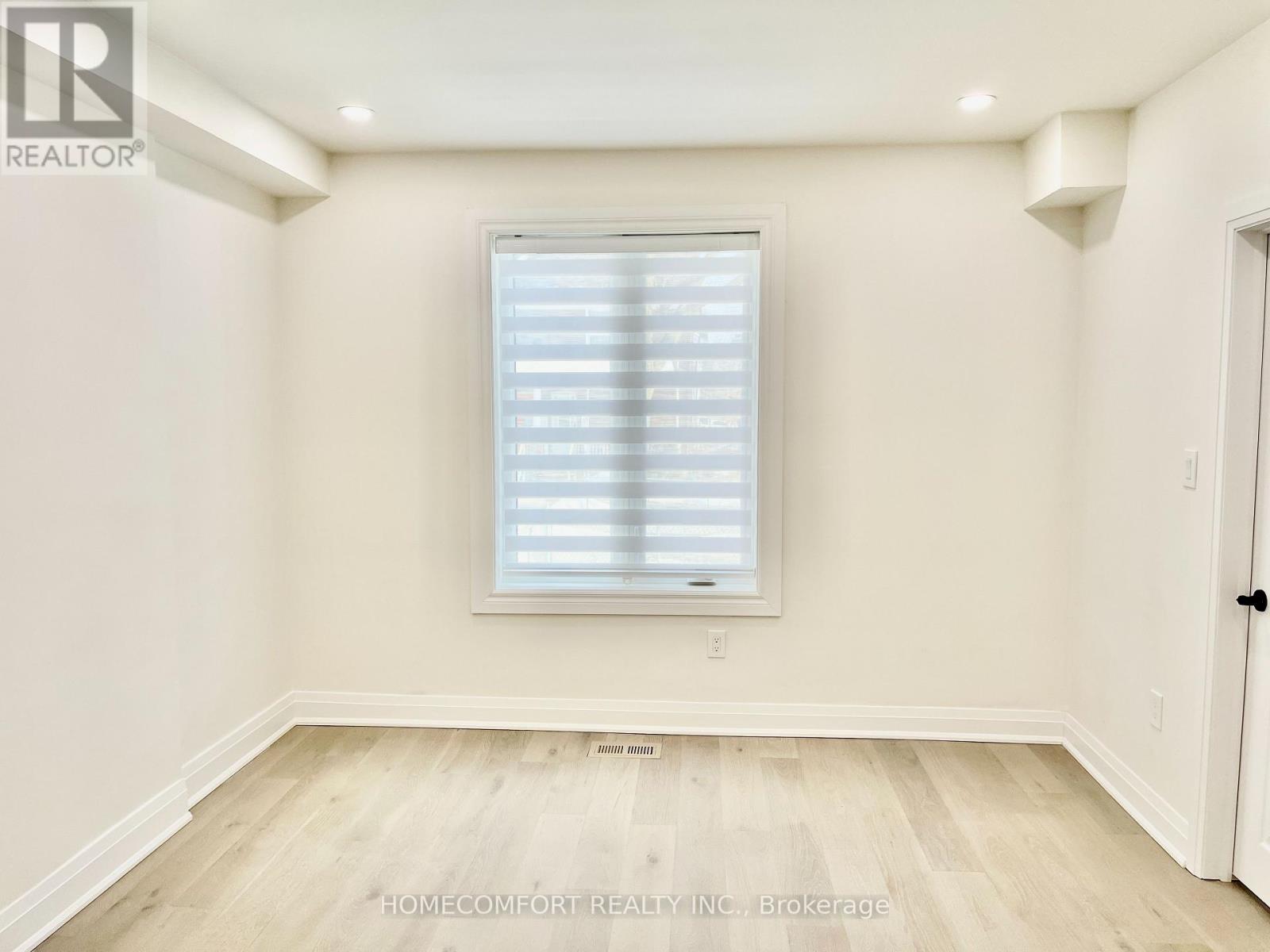 Main - 20 St Clair Gardens, Toronto, Ontario  M6E 3V4 - Photo 10 - W13670694