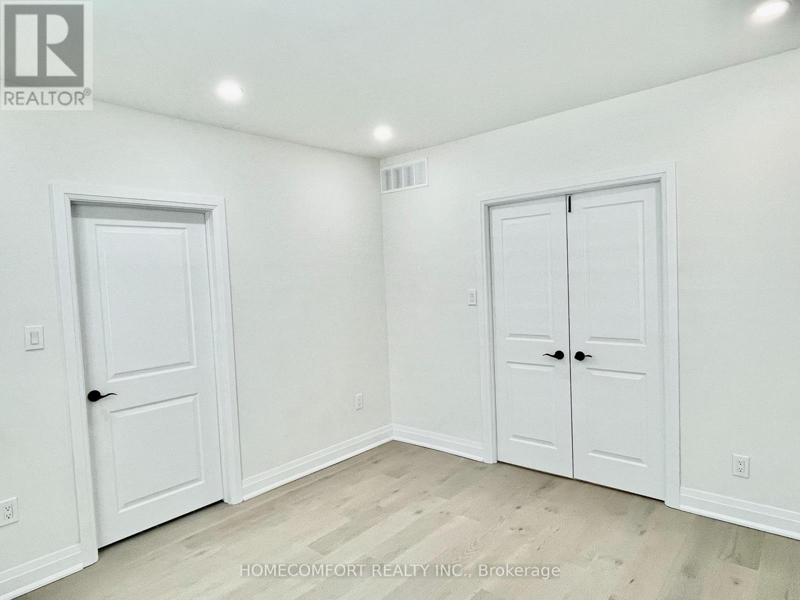 Main - 20 St Clair Gardens, Toronto, Ontario  M6E 3V4 - Photo 12 - W13670694