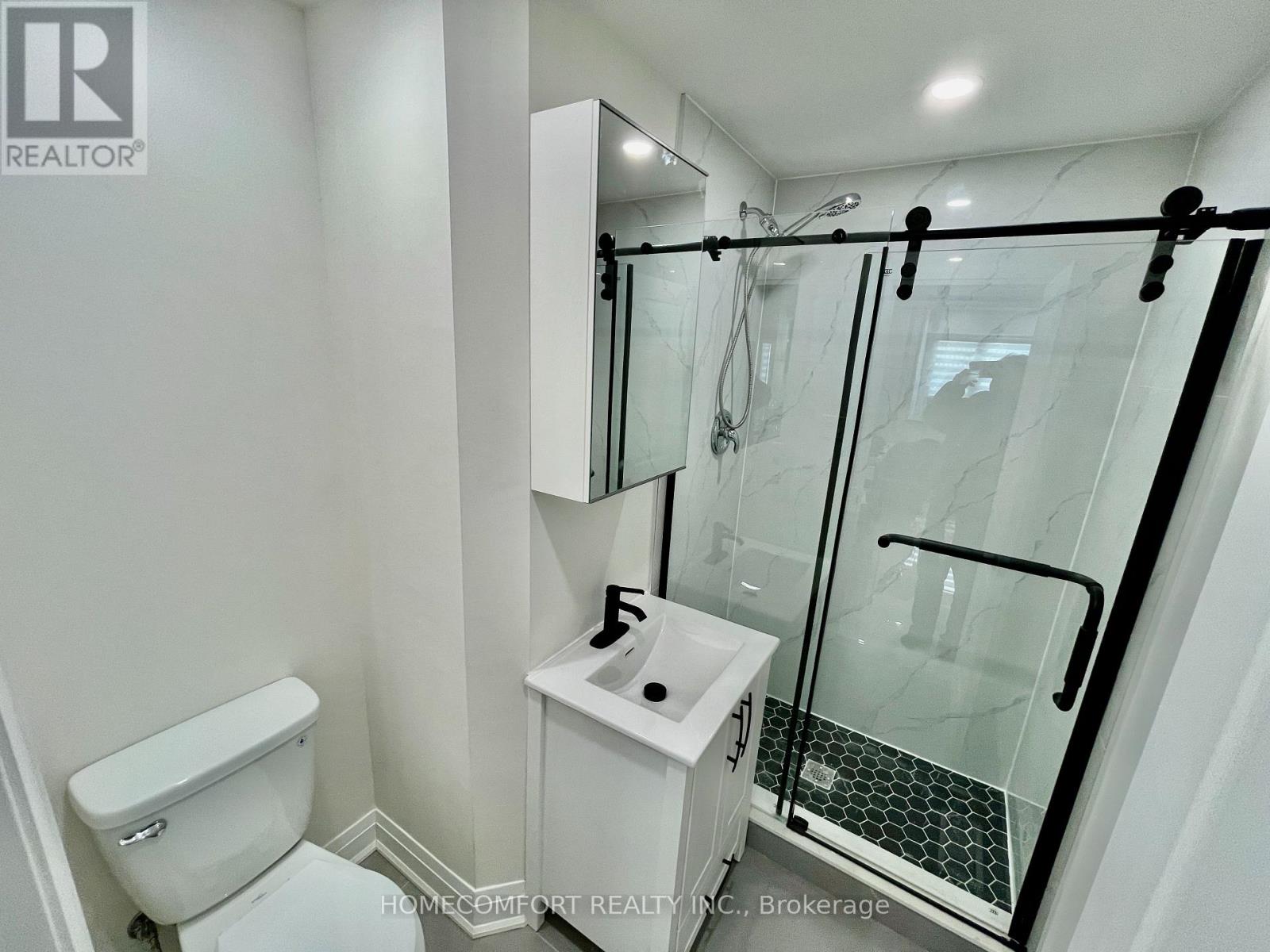 Main - 20 St Clair Gardens, Toronto, Ontario  M6E 3V4 - Photo 15 - W13670694