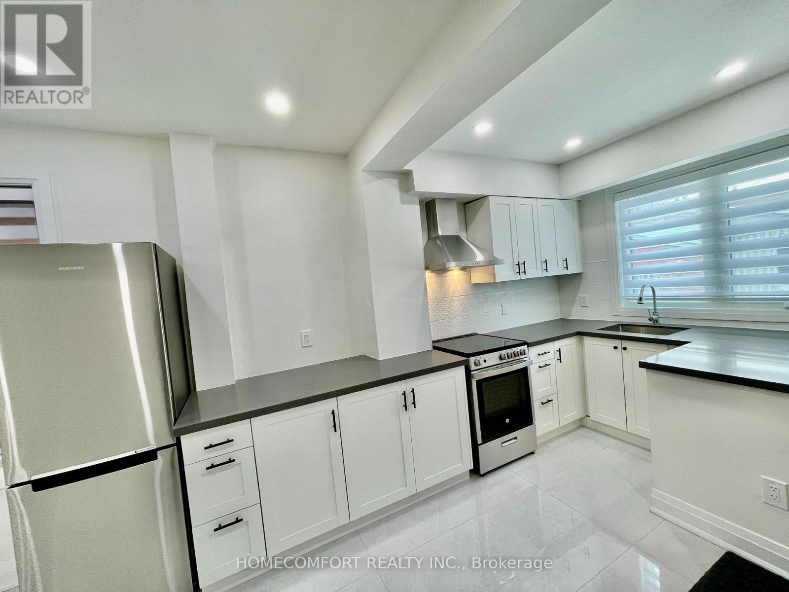 Main - 20 St Clair Gardens, Toronto, Ontario  M6E 3V4 - Photo 2 - W13670694