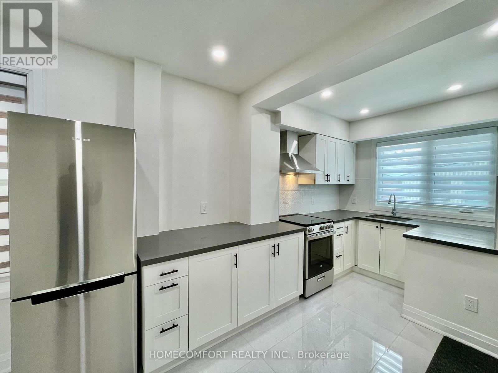 Main - 20 St Clair Gardens, Toronto, Ontario  M6E 3V4 - Photo 3 - W13670694