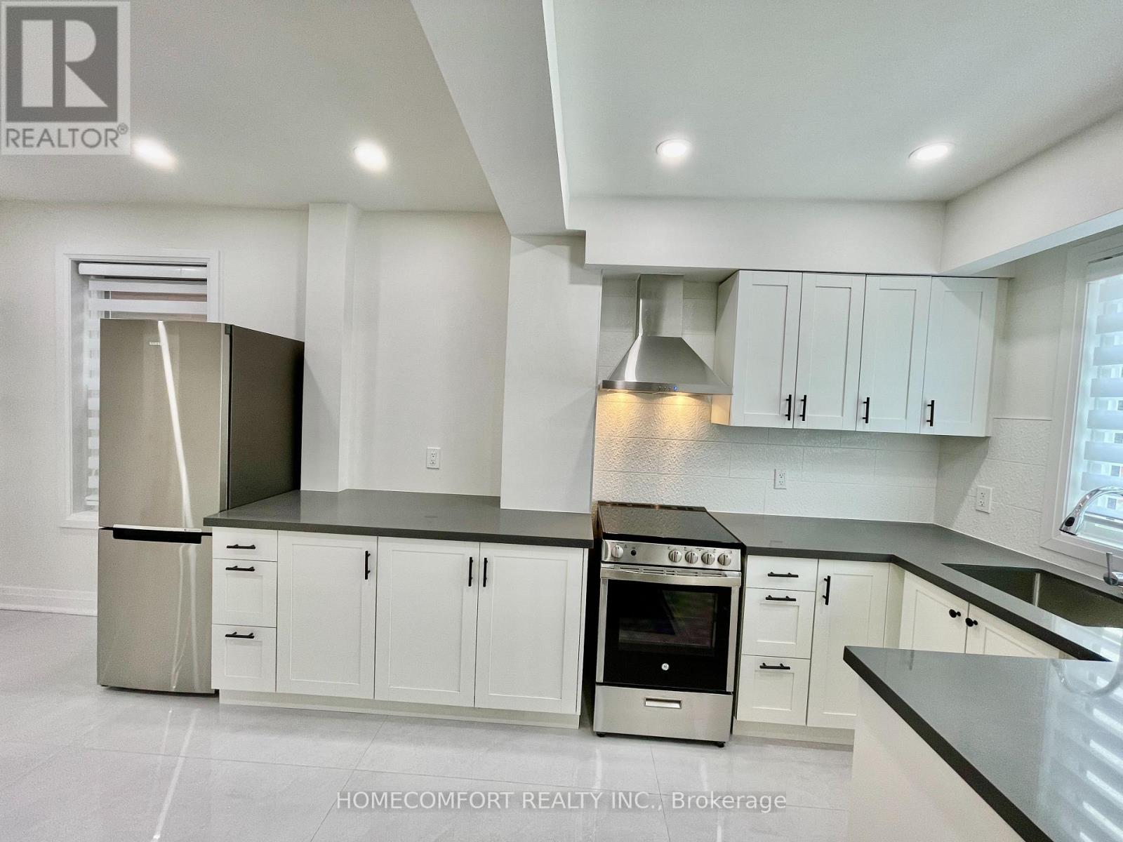 Main - 20 St Clair Gardens, Toronto, Ontario  M6E 3V4 - Photo 4 - W13670694