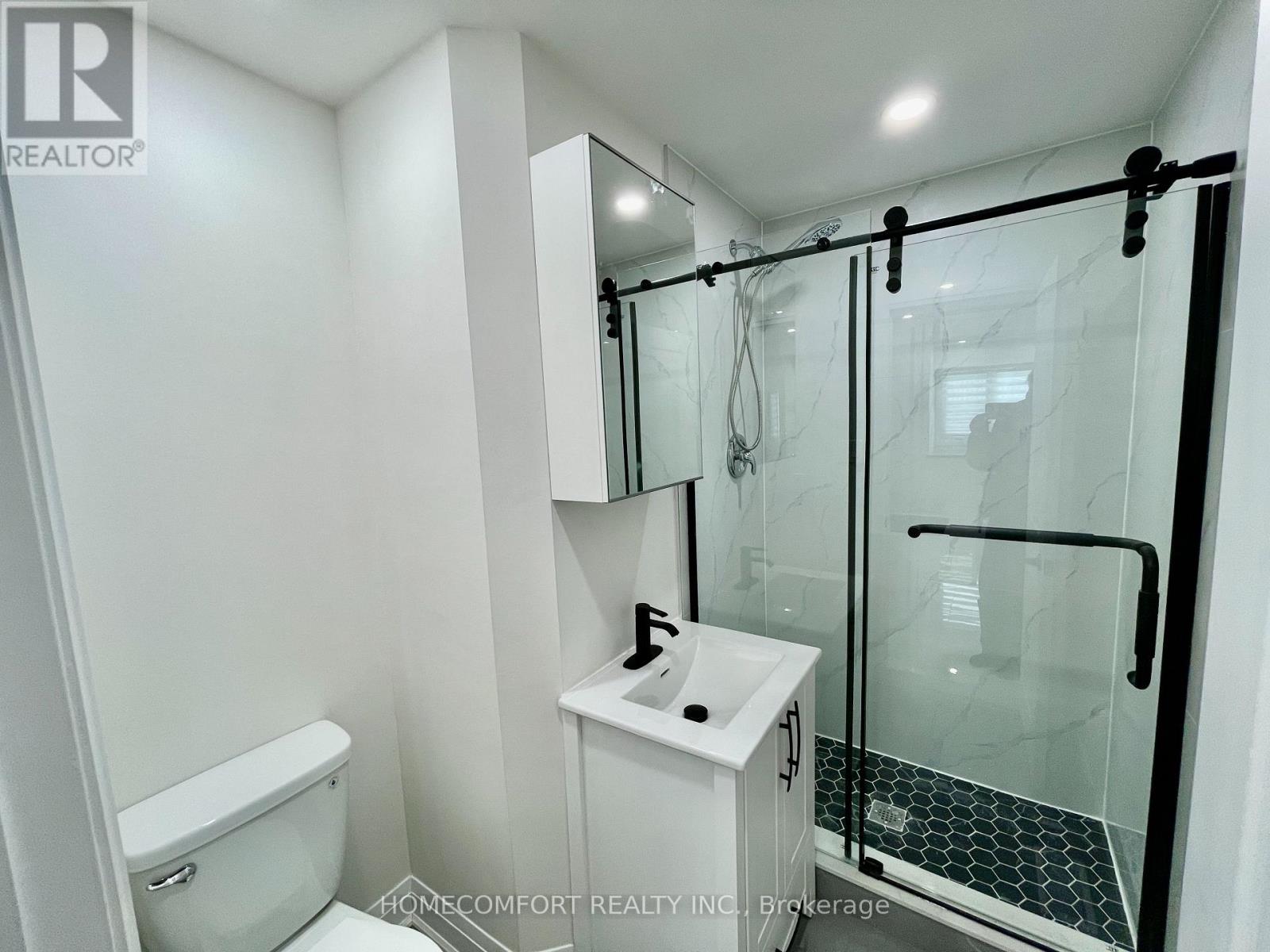 Main - 20 St Clair Gardens, Toronto, Ontario  M6E 3V4 - Photo 8 - W13670694