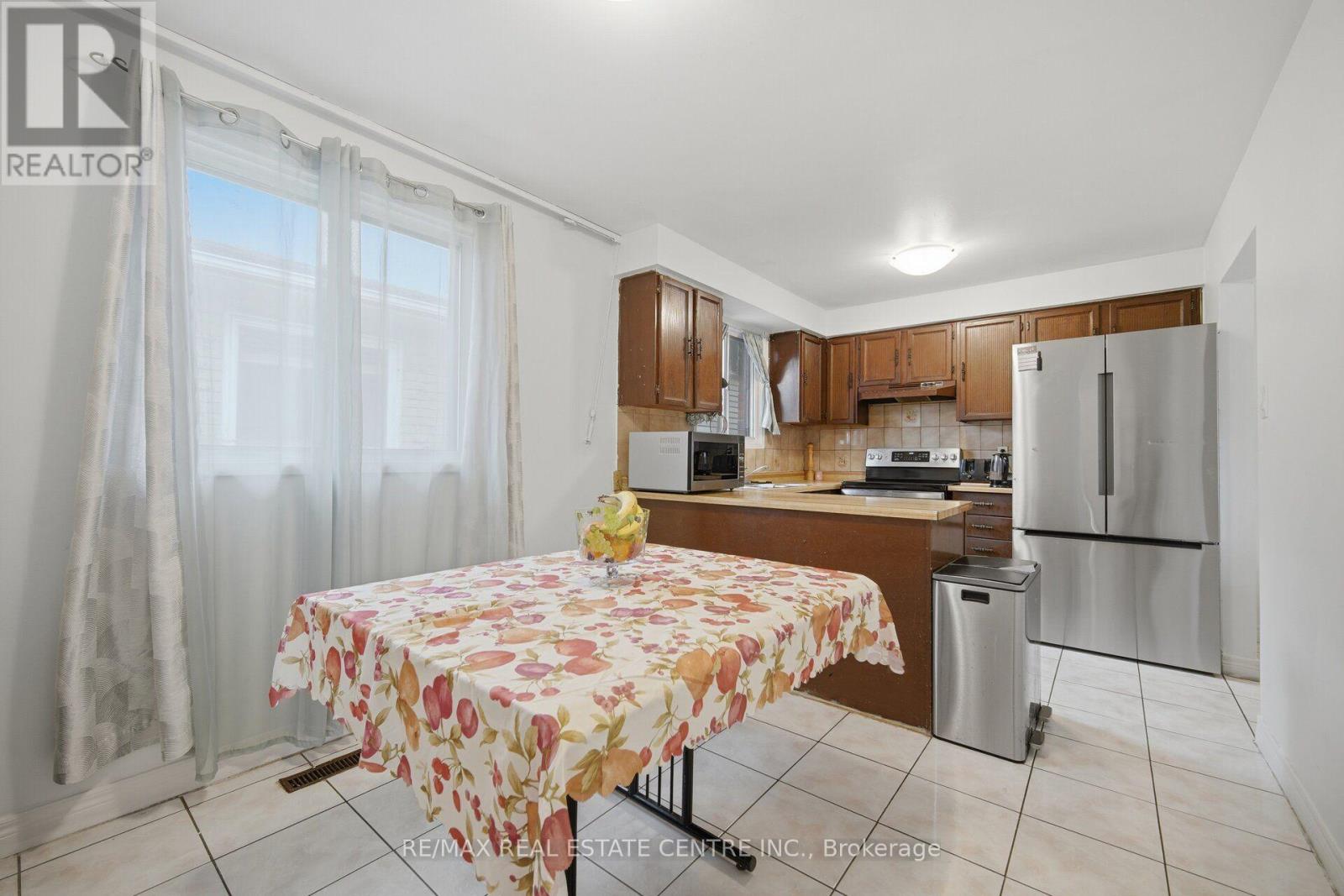13 Dafoe Crescent, Brampton, Ontario  L6Y 2L1 - Photo 17 - W13670738