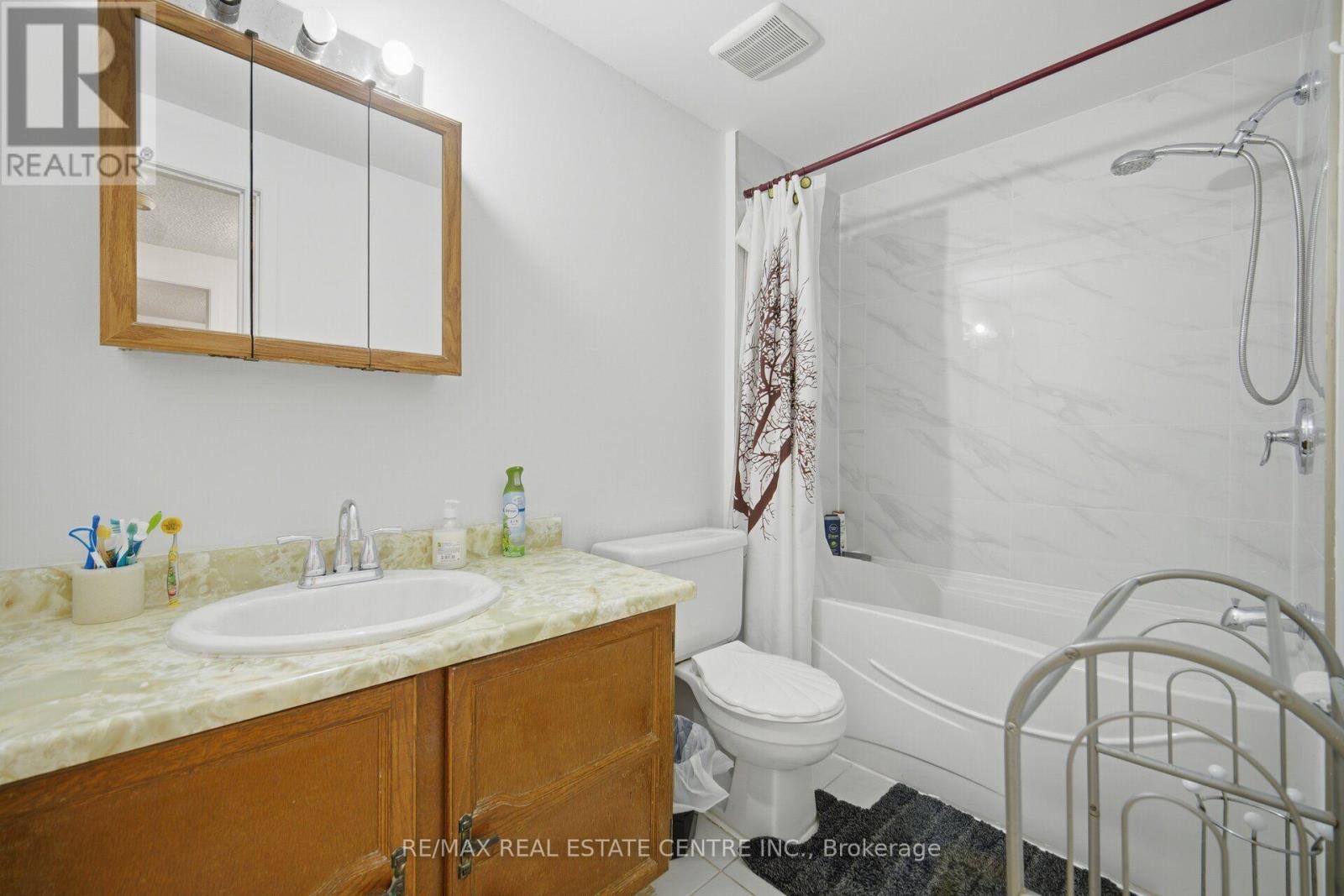 13 Dafoe Crescent, Brampton, Ontario  L6Y 2L1 - Photo 31 - W13670738