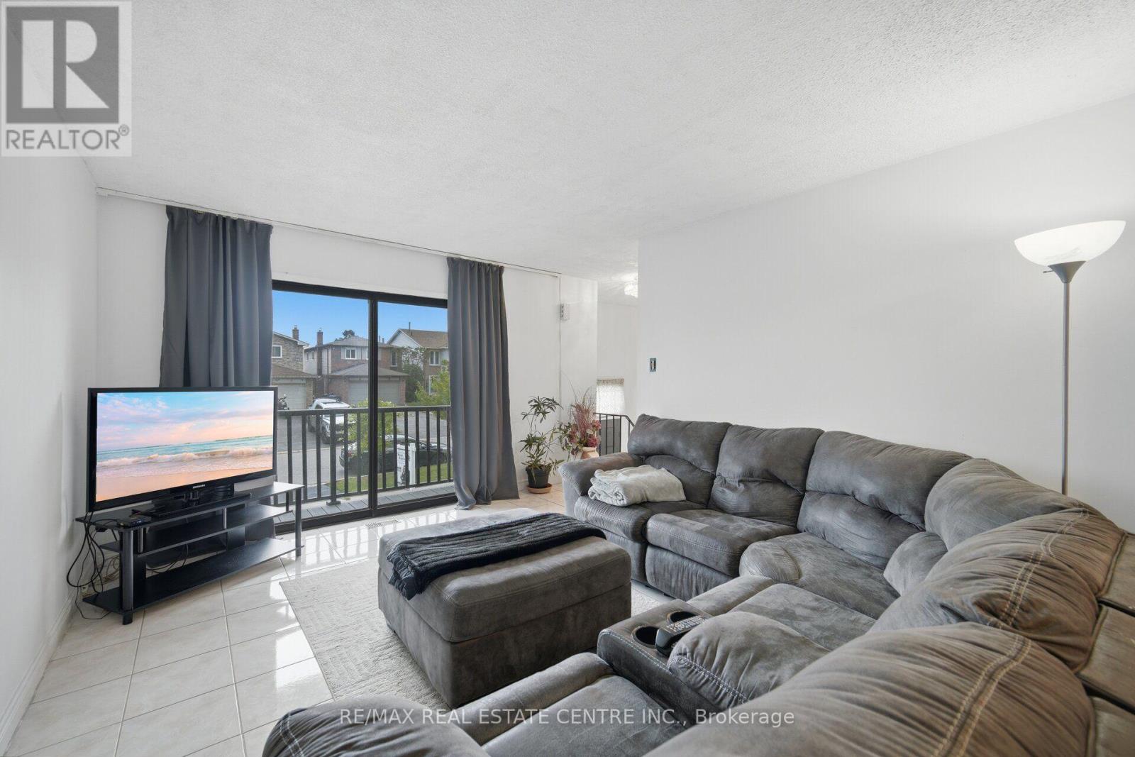 13 Dafoe Crescent, Brampton, Ontario  L6Y 2L1 - Photo 9 - W13670738