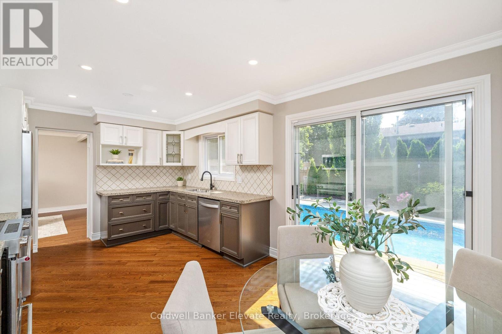 1677 Sherwood Forrest Circle, Mississauga, Ontario  L5K 2G8 - Photo 13 - W13670754
