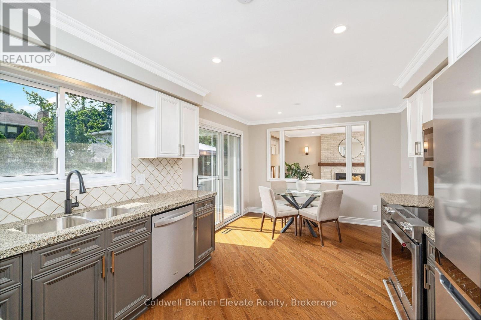 1677 Sherwood Forrest Circle, Mississauga, Ontario  L5K 2G8 - Photo 14 - W13670754