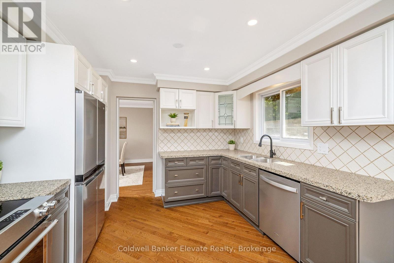 1677 Sherwood Forrest Circle, Mississauga, Ontario  L5K 2G8 - Photo 15 - W13670754