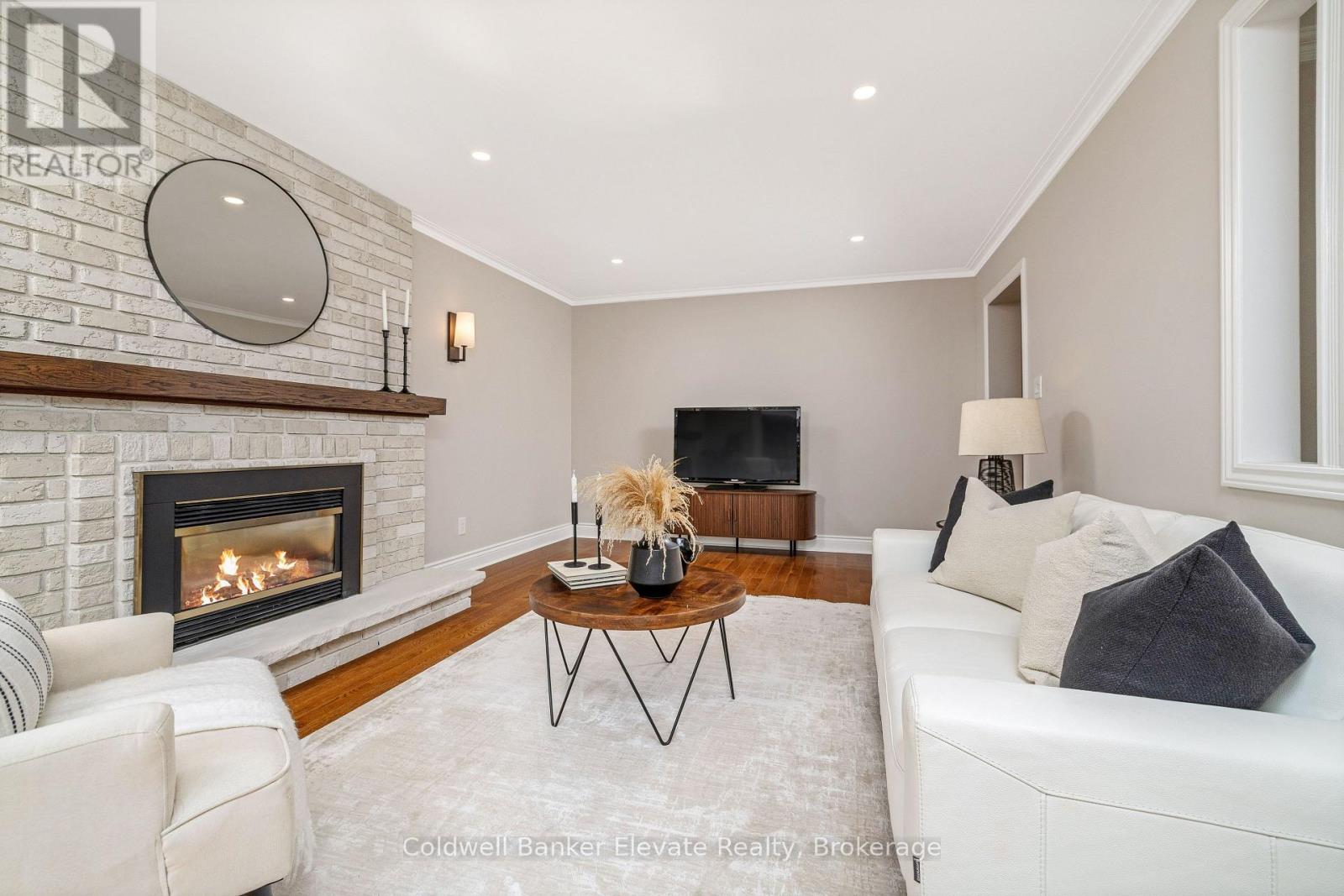 1677 Sherwood Forrest Circle, Mississauga, Ontario  L5K 2G8 - Photo 18 - W13670754