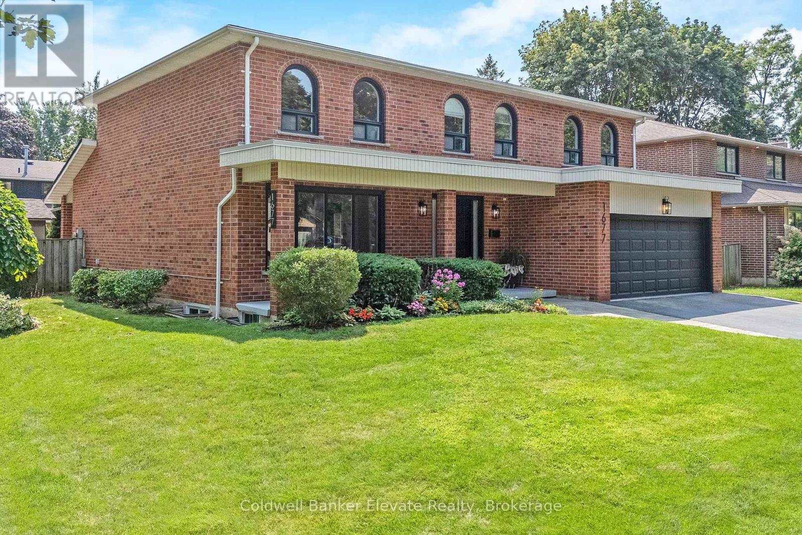 1677 Sherwood Forrest Circle, Mississauga, Ontario  L5K 2G8 - Photo 2 - W13670754