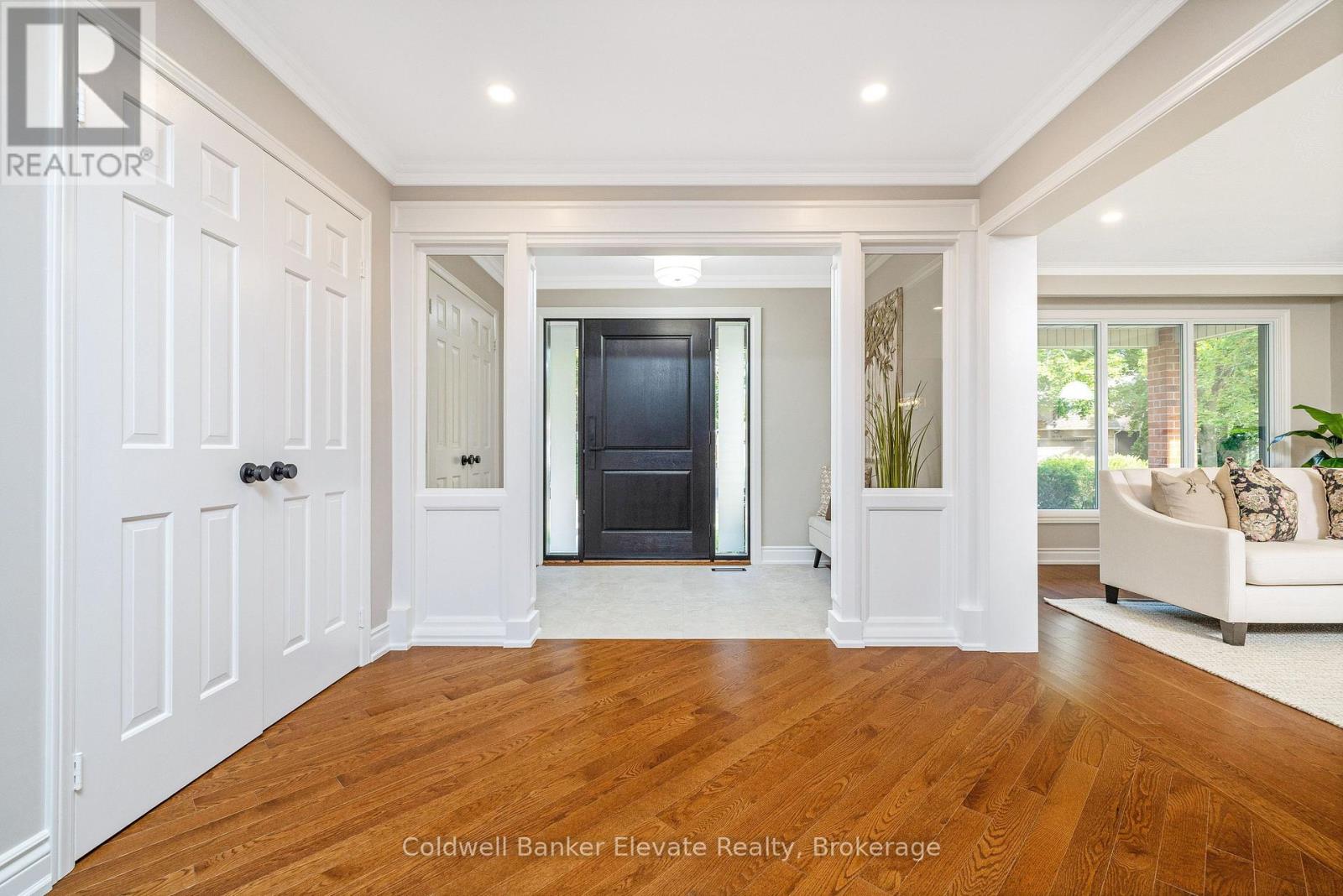 1677 Sherwood Forrest Circle, Mississauga, Ontario  L5K 2G8 - Photo 4 - W13670754