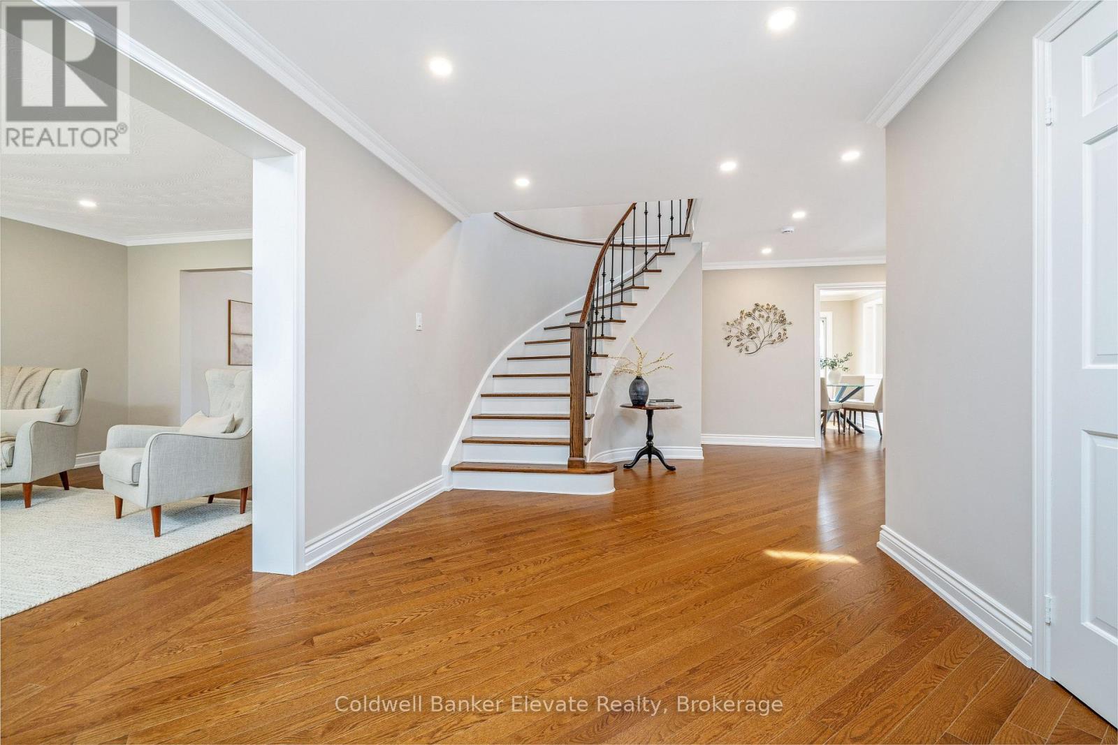 1677 Sherwood Forrest Circle, Mississauga, Ontario  L5K 2G8 - Photo 5 - W13670754