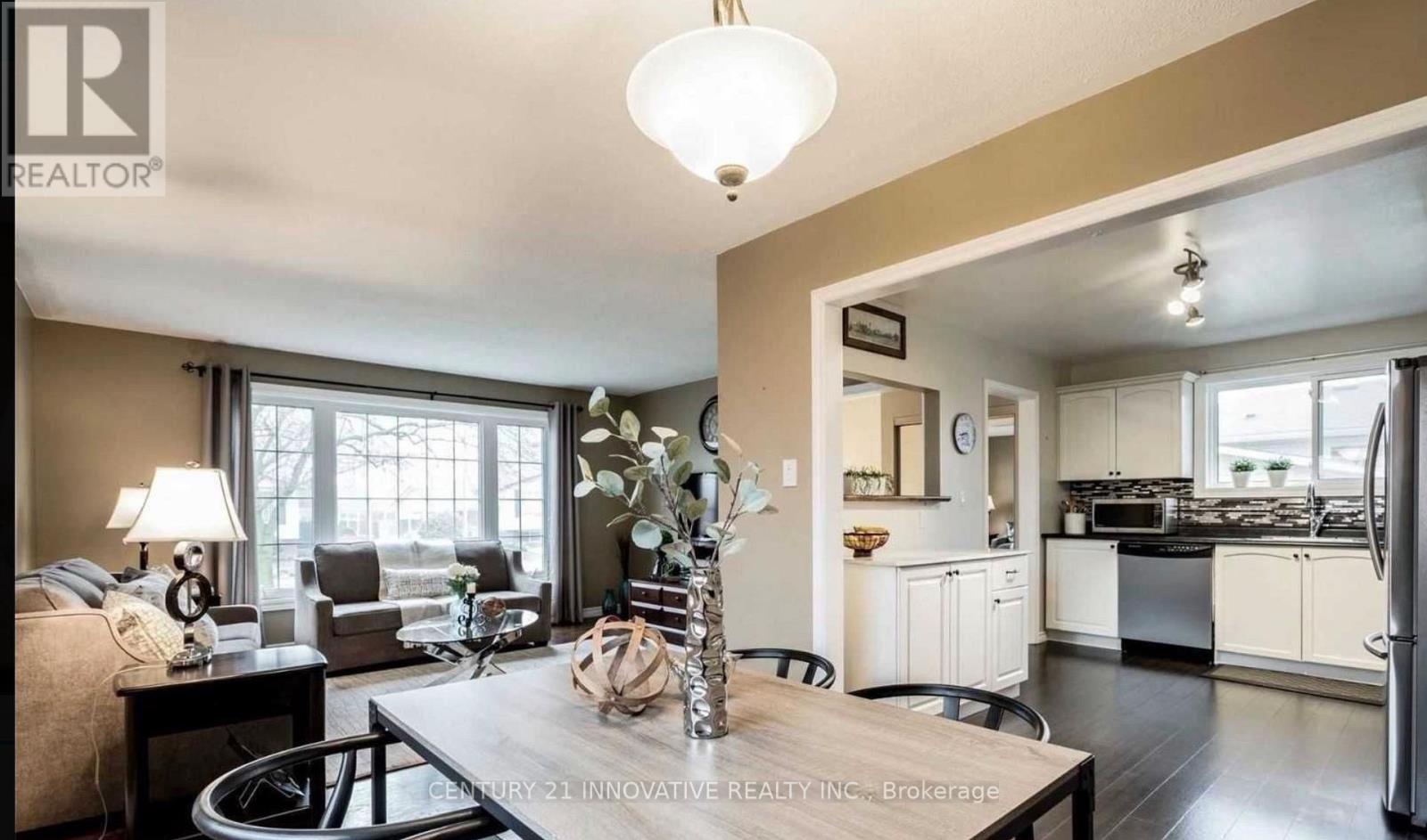 586 Chamberlain Road, Burlington, Ontario  L7L 2V5 - Photo 3 - W13670762
