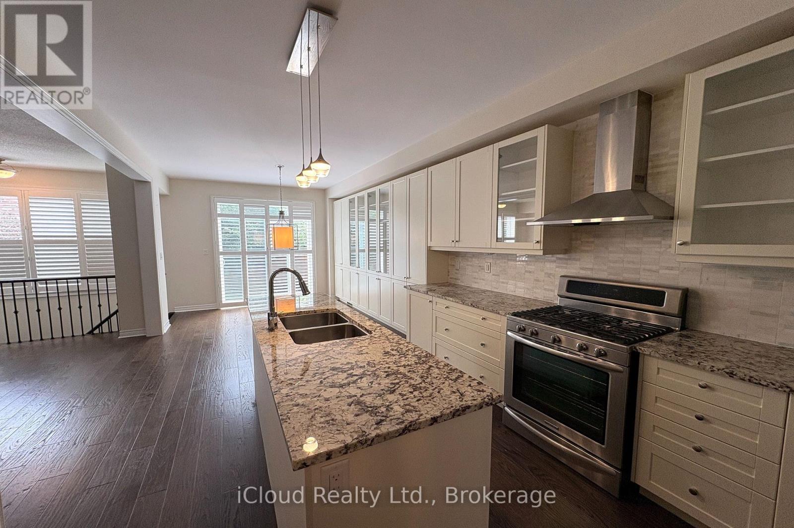 2466 Village Common, Oakville, Ontario  L6M 0S2 - Photo 13 - W13670834