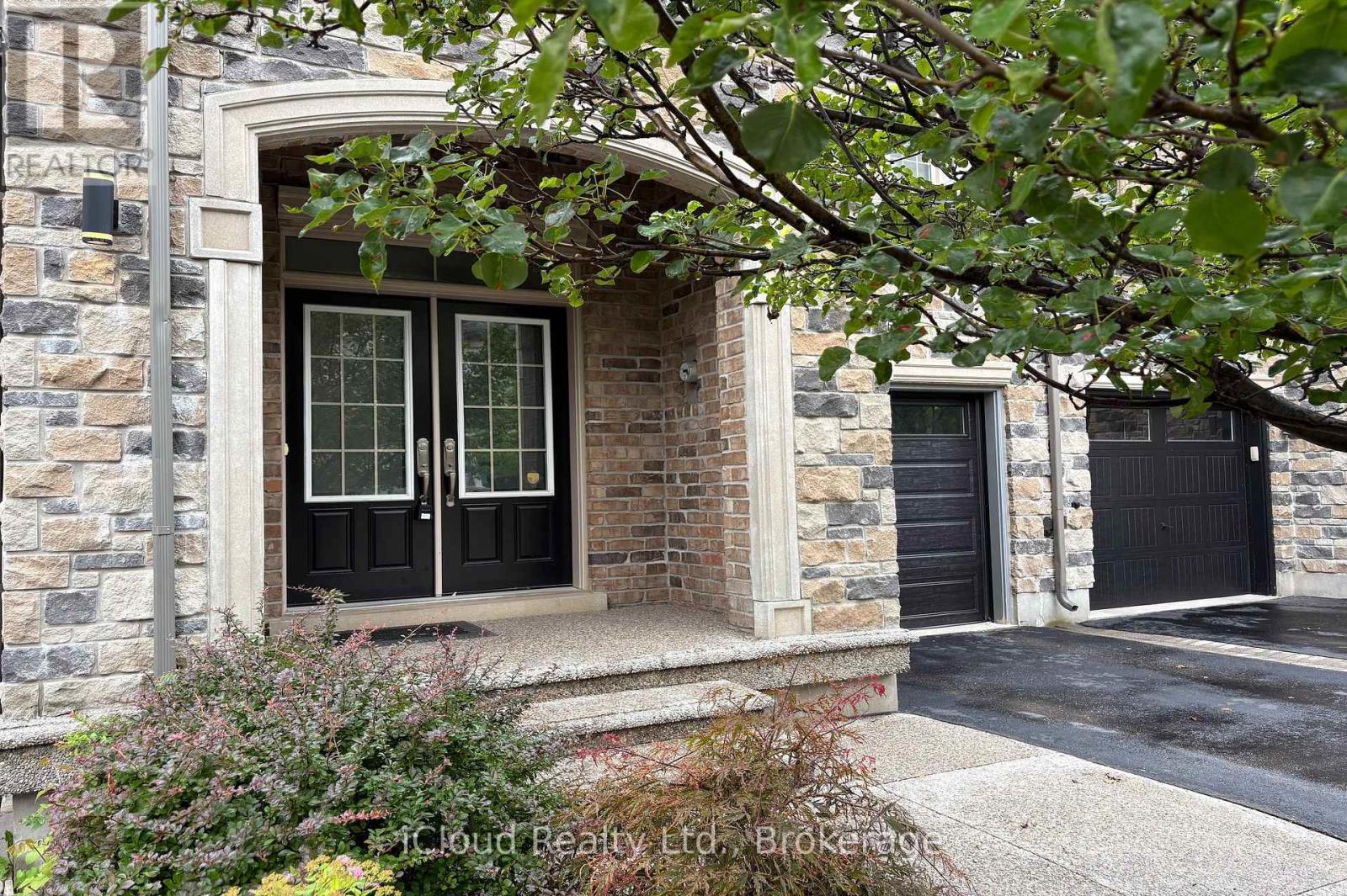 2466 Village Common, Oakville, Ontario  L6M 0S2 - Photo 2 - W13670834
