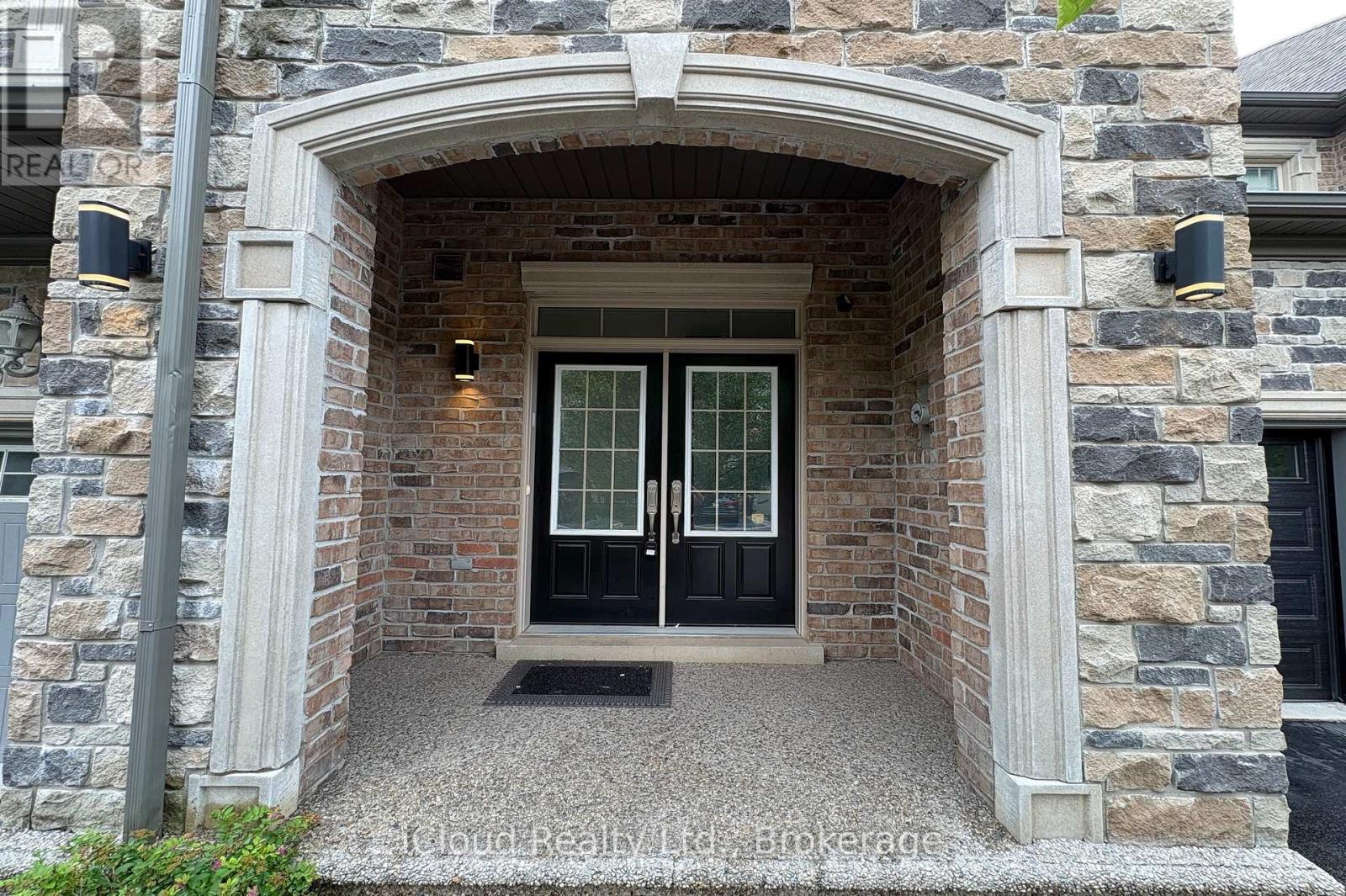 2466 Village Common, Oakville, Ontario  L6M 0S2 - Photo 3 - W13670834