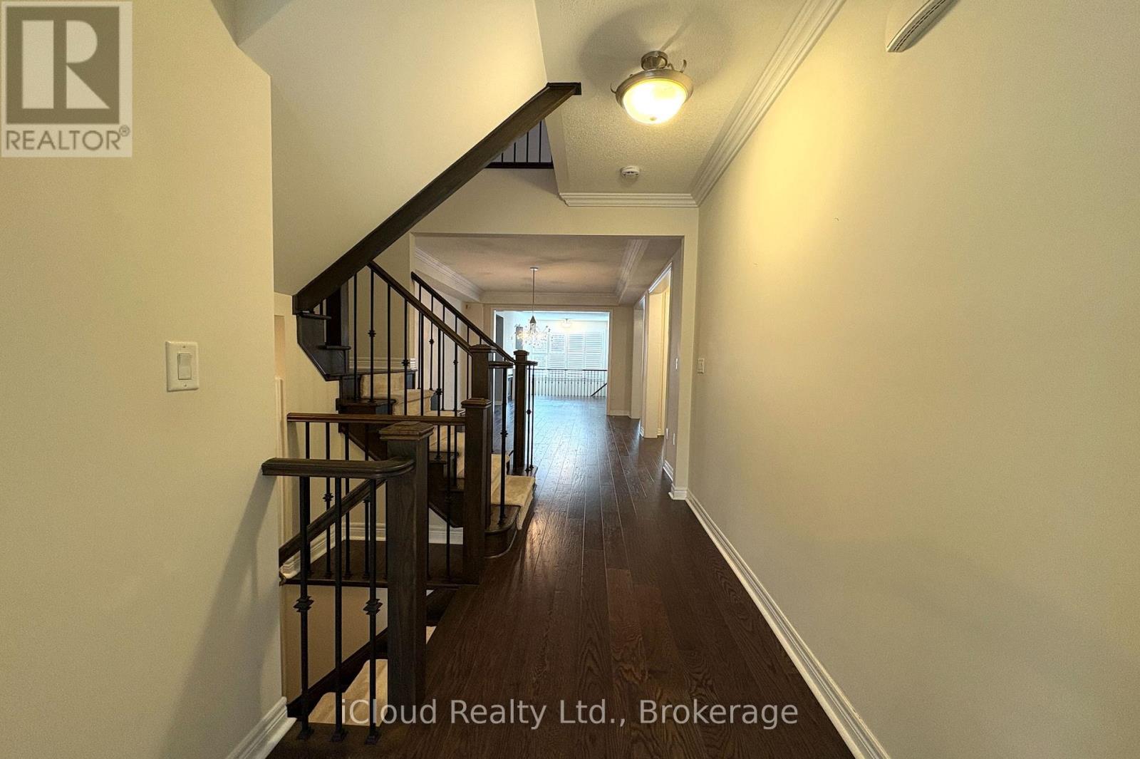 2466 Village Common, Oakville, Ontario  L6M 0S2 - Photo 5 - W13670834