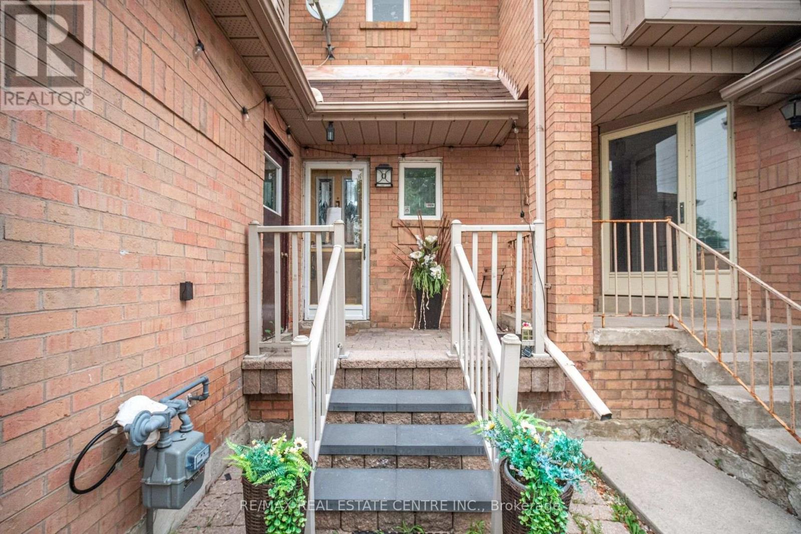 40 Langdale Crescent, Brampton, Ontario  L6Y 4R7 - Photo 6 - W13670894