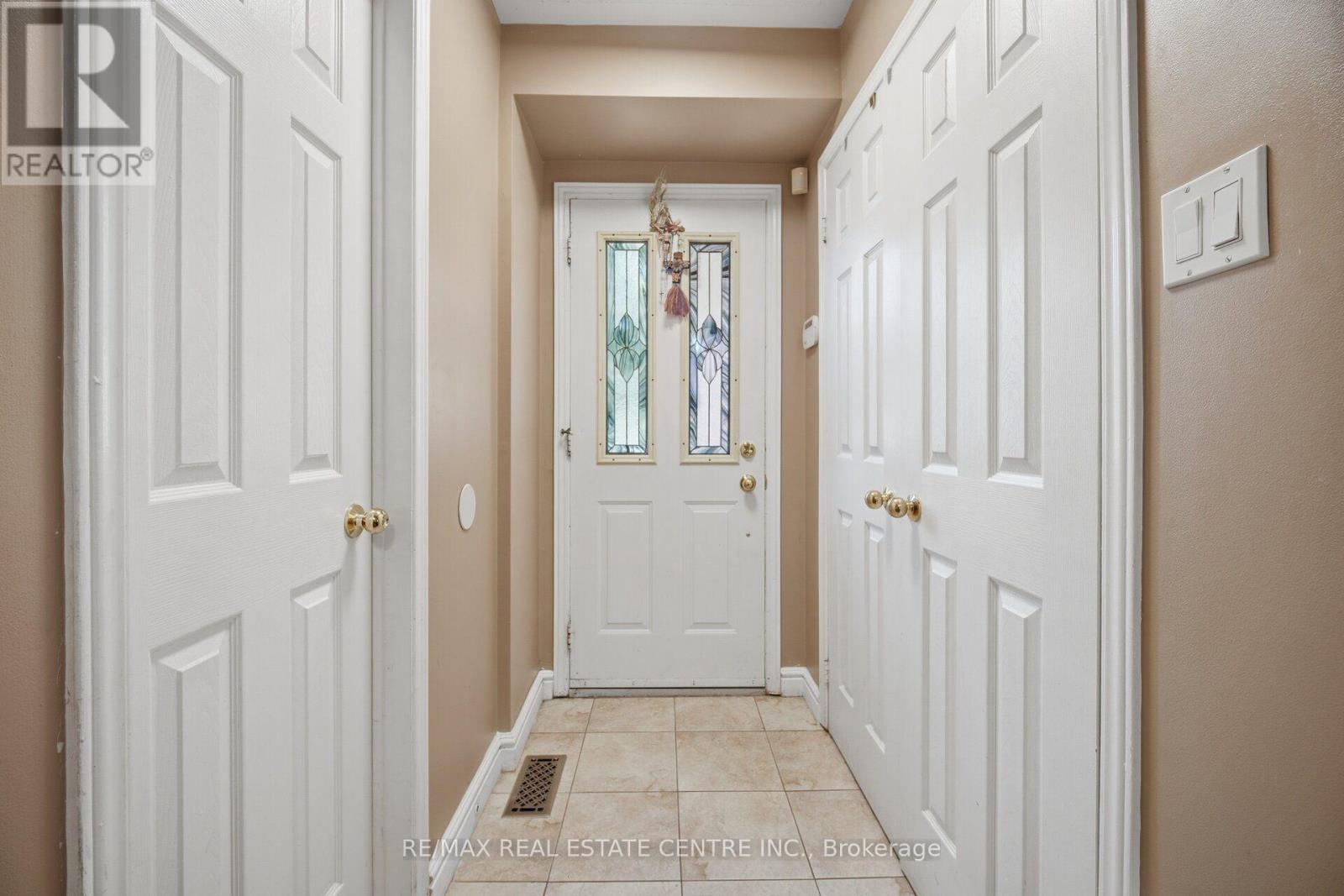 40 Langdale Crescent, Brampton, Ontario  L6Y 4R7 - Photo 8 - W13670894