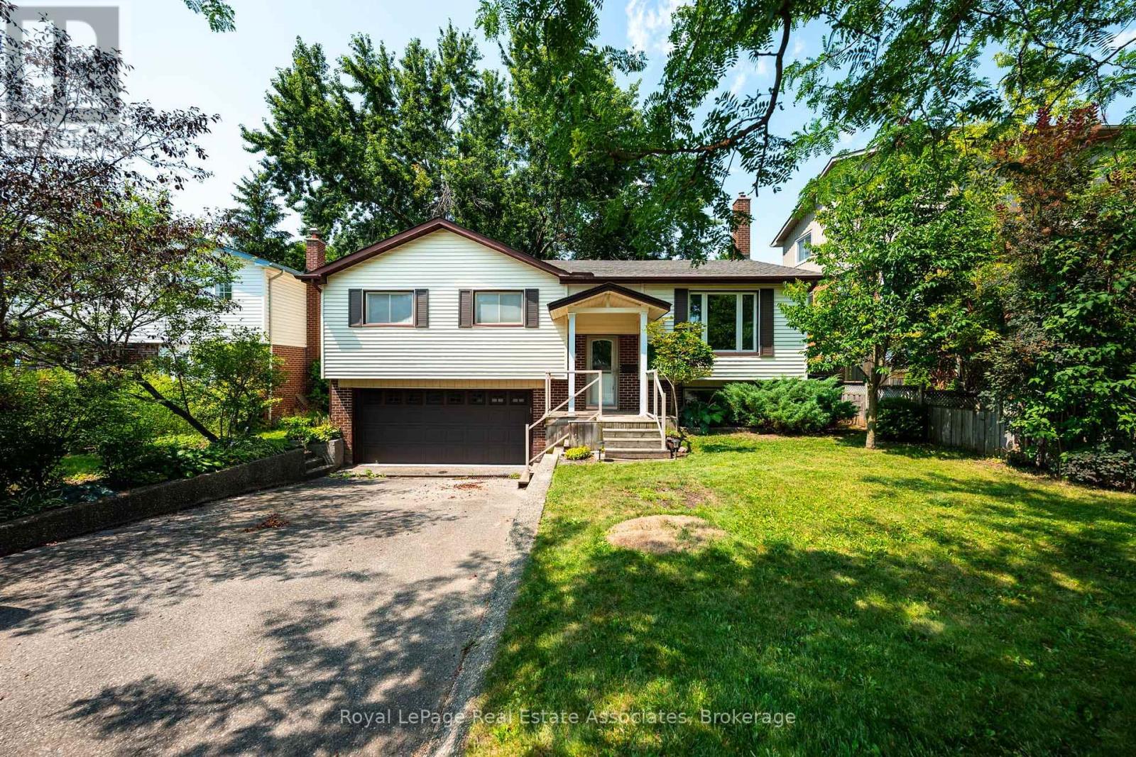 11 BERRY STREET, Halton Hills, Ontario