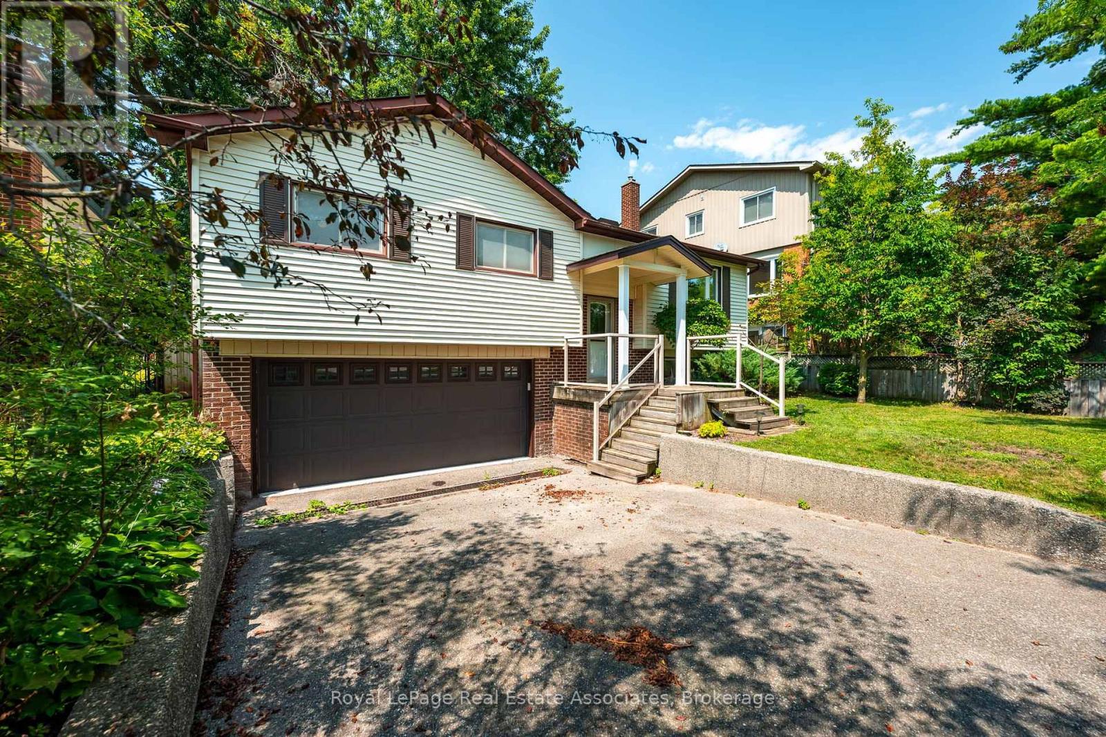 11 Berry Street, Halton Hills, Ontario  L7J 2N9 - Photo 2 - W13670912