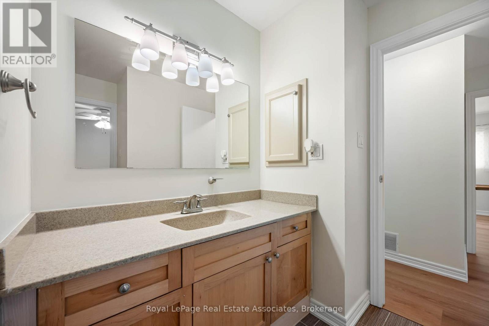 11 Berry Street, Halton Hills, Ontario  L7J 2N9 - Photo 20 - W13670912